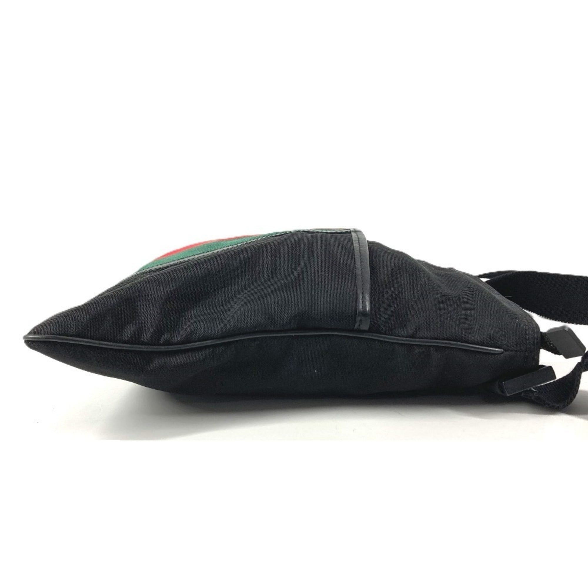 Gucci Black Nylon Shoulder Bag (Pre-Owned)