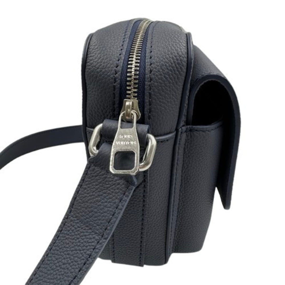 Louis Vuitton Navy Leather Shoulder Bag (Pre-Owned)