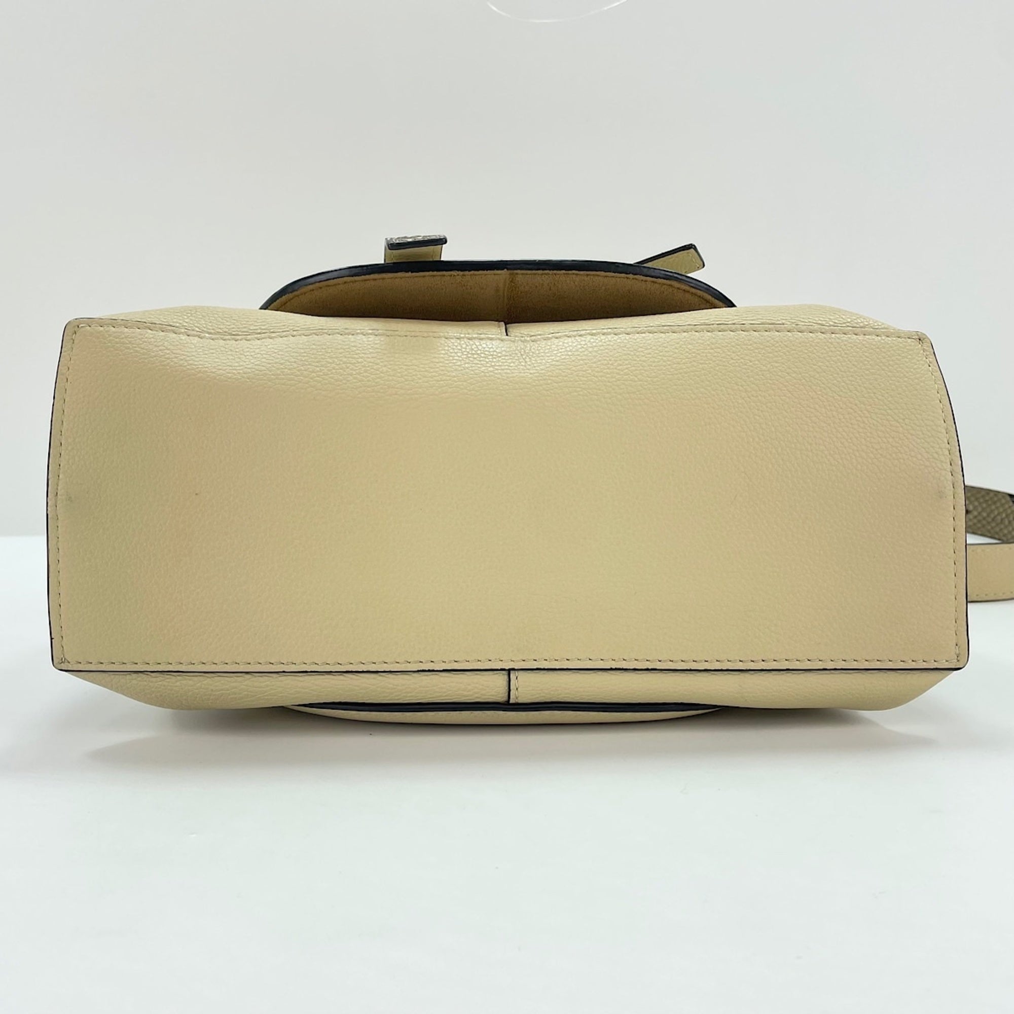 Loewe Beige Handbag (Pre-Owned)