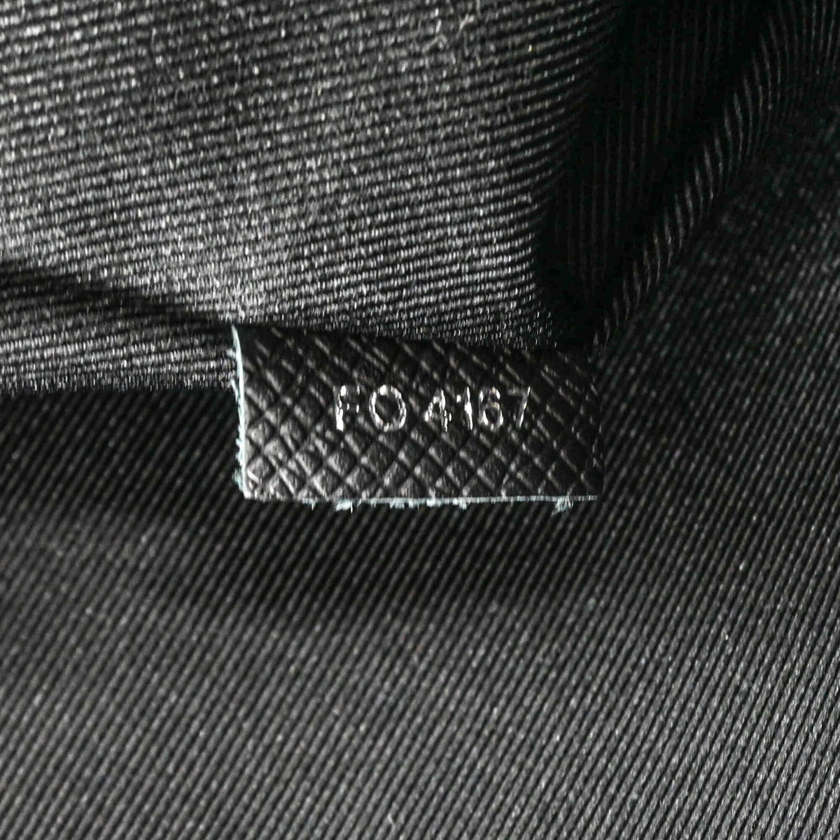 Louis Vuitton Black Taiga Leather Leather Pouch Tote Bag (Pre-Owned)