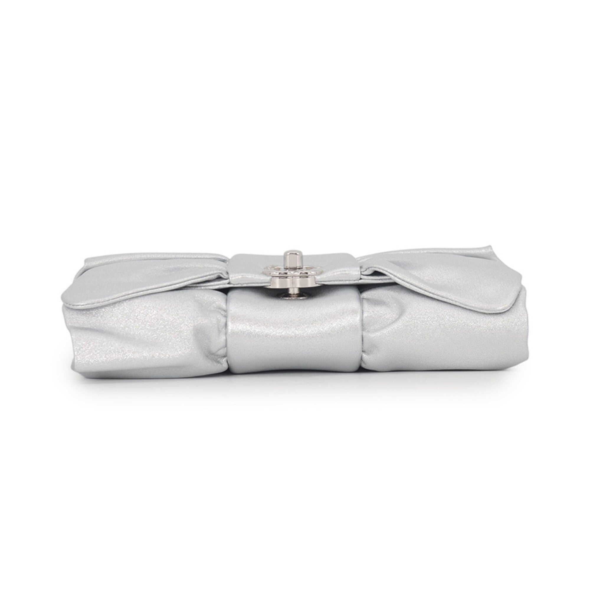 Chanel Silver Leather Handbag Shoulder Bag (Pre-Owned)