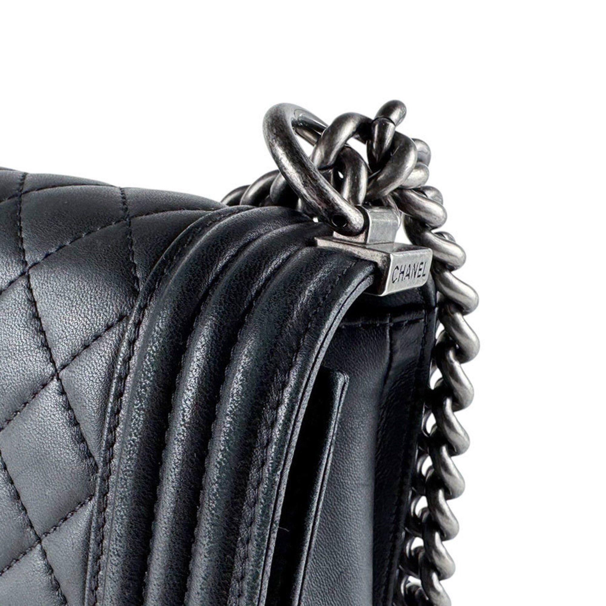 Chanel Black Leather Shoulder Bag (Pre-Owned)