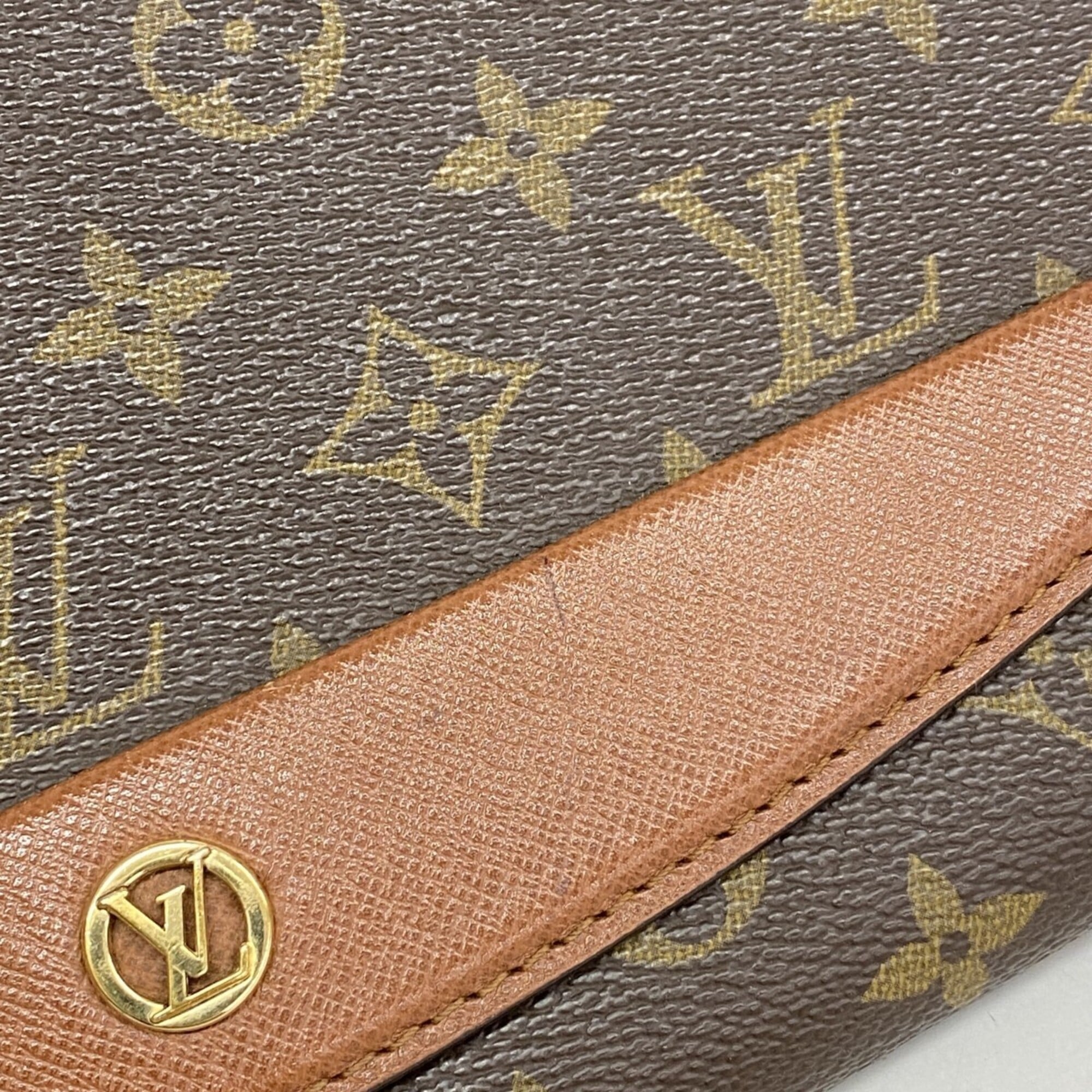 Louis Vuitton Brown Shoulder Bag (Pre-Owned)