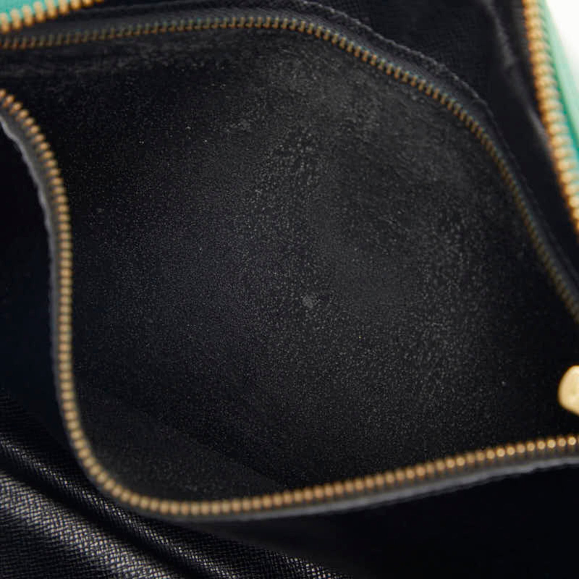 Louis Vuitton Epi Borneo Green Leather Shoulder Bag (Pre-Owned)