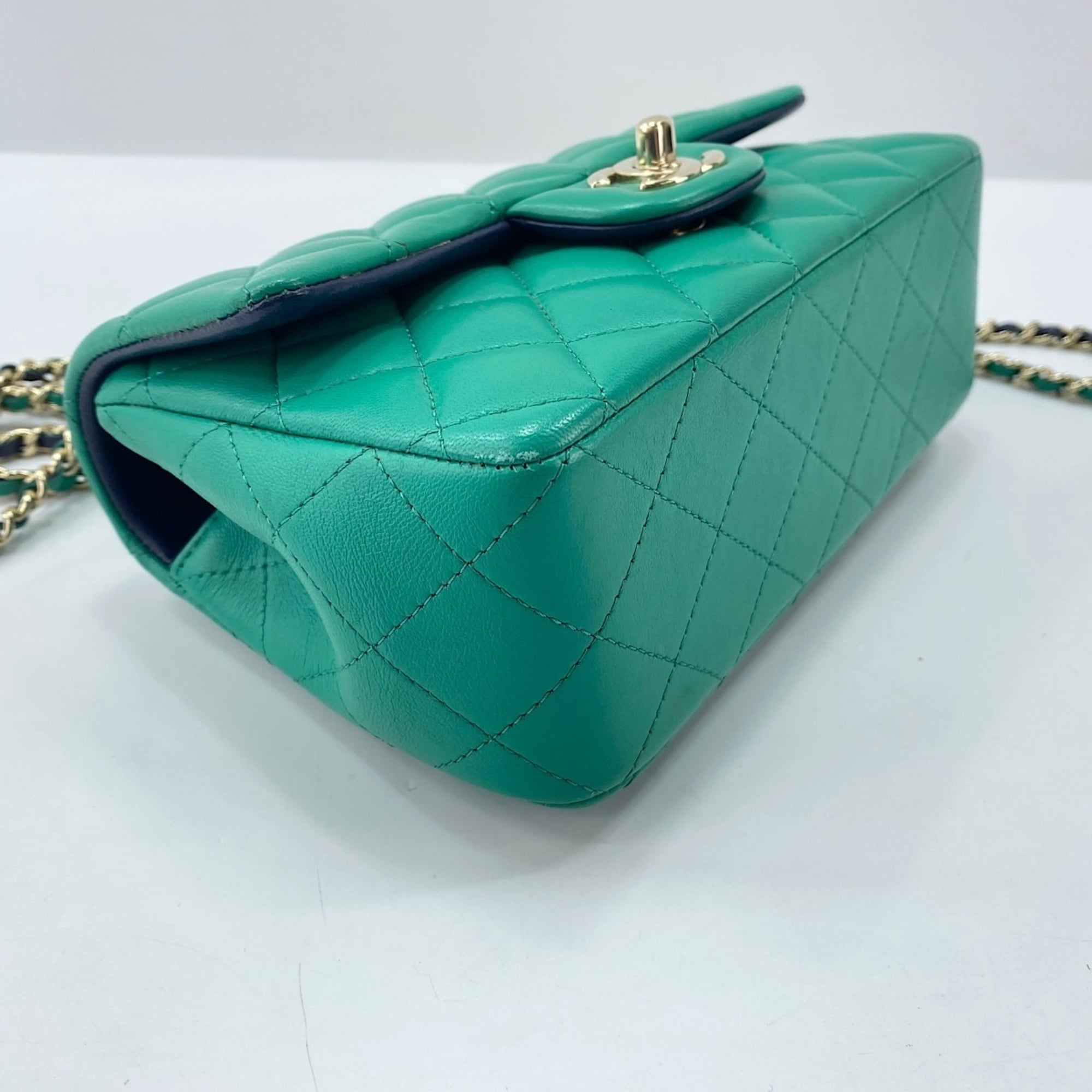 Chanel Green Handbag (Pre-Owned)