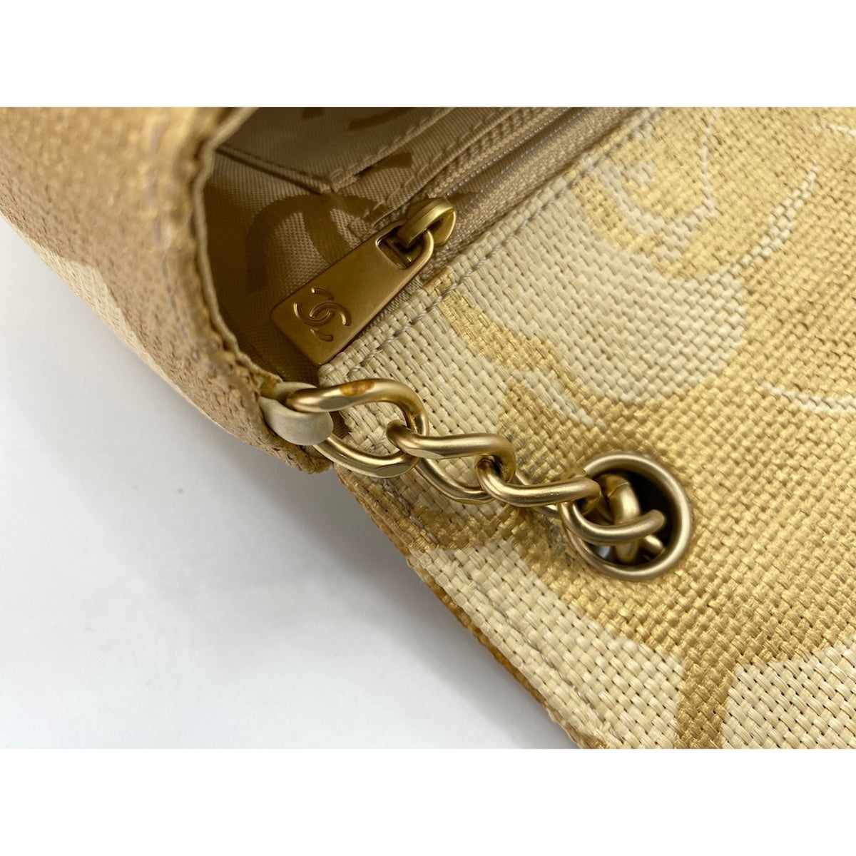 Chanel Beige Raffia Shoulder Bag (Pre-Owned)