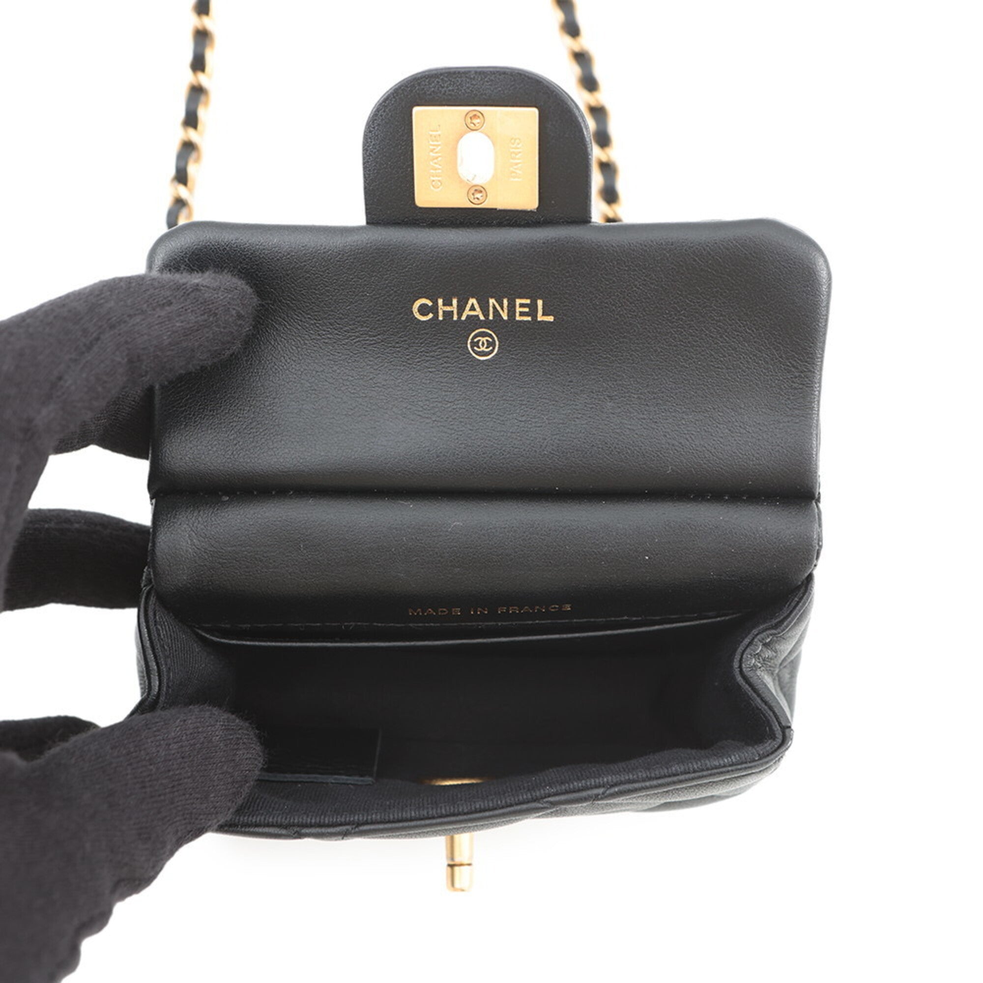 Chanel Black Leather Shoulder Bag (Pre-Owned)