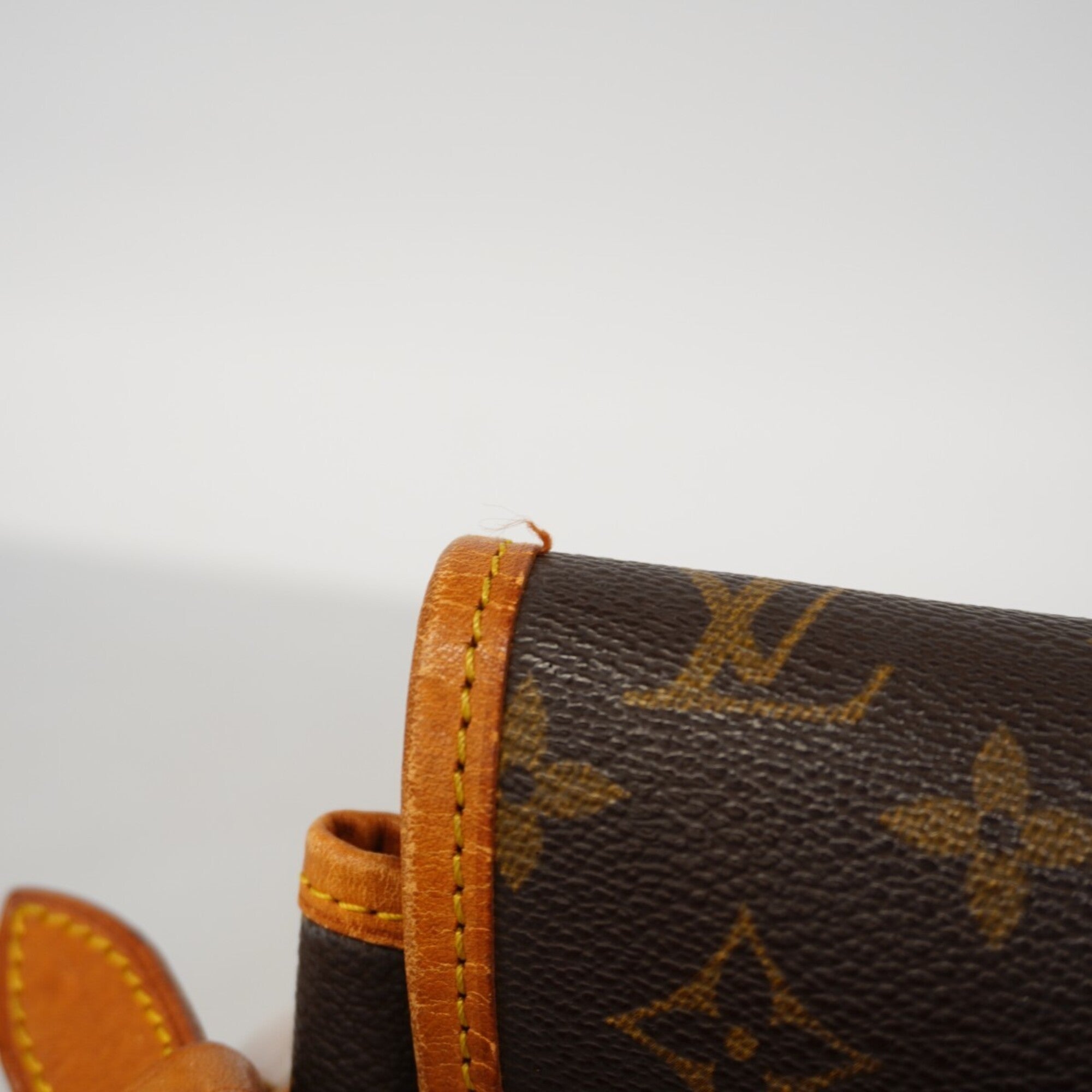 Louis Vuitton Brown Shoulder Bag (Pre-Owned)