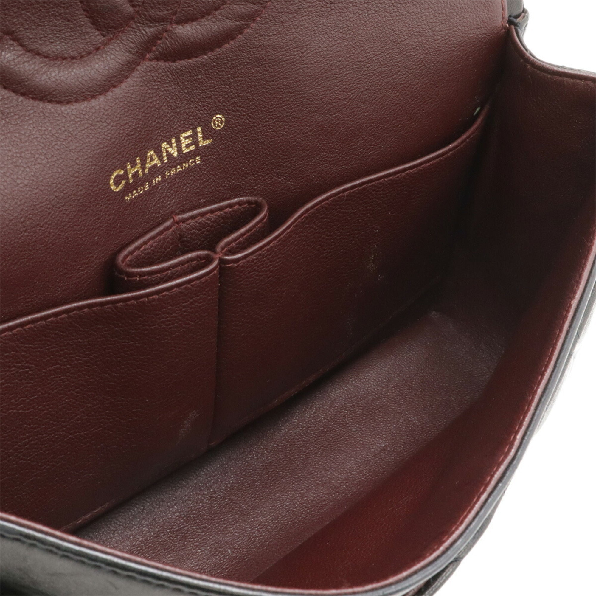 Chanel Matelasse Black Leather Shoulder Bag (Pre-Owned)