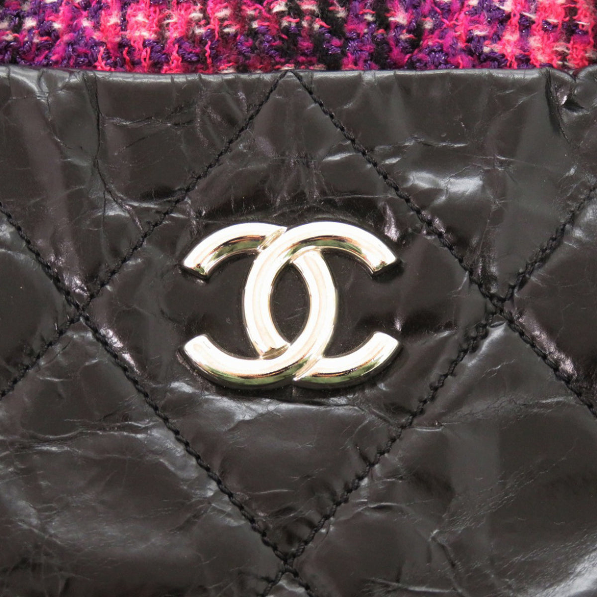Chanel Black Pink Leather Tweed Handbag (Pre-Owned)