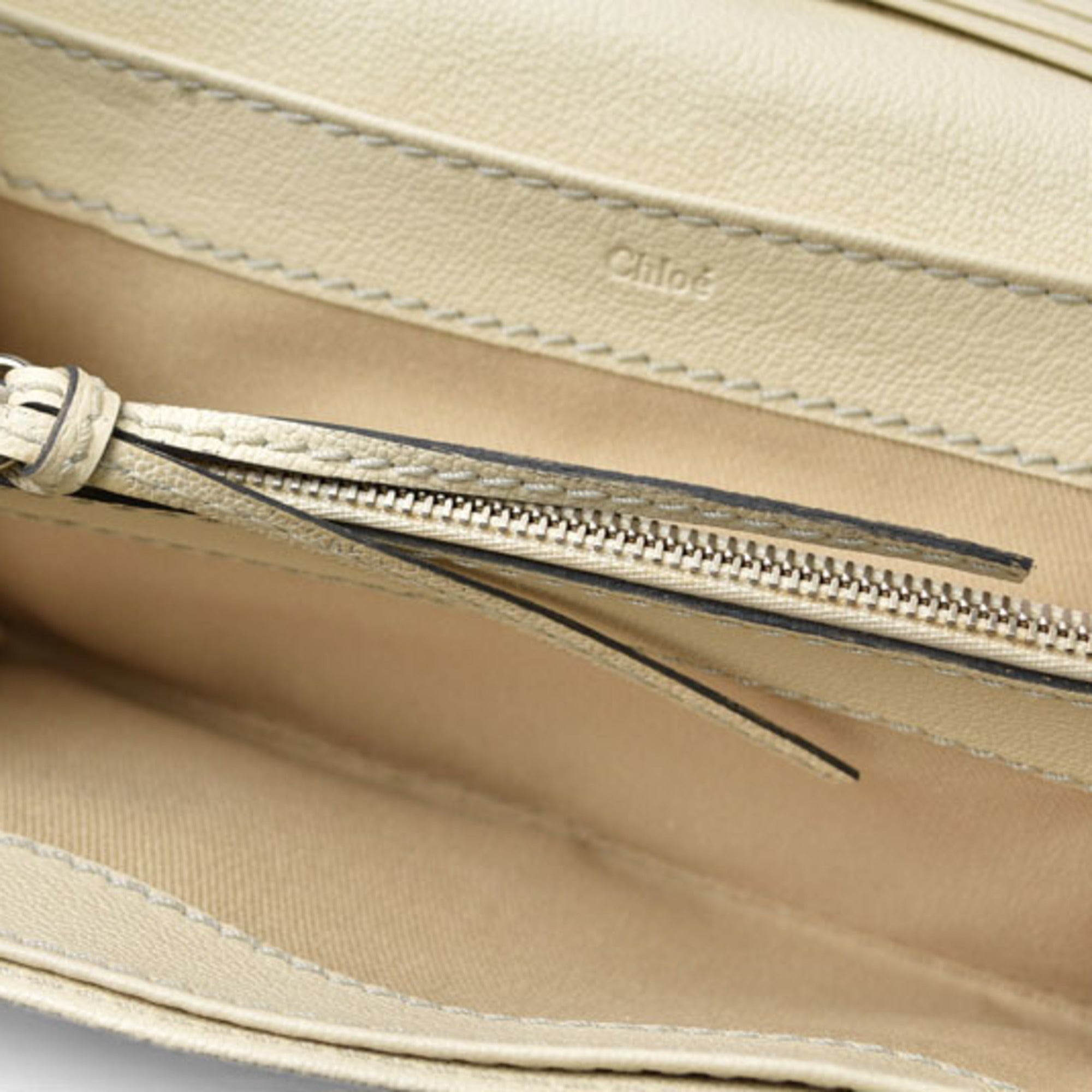 Chloé Off-White Leather Long Wallet (Bi-Fold) (Pre-Owned)