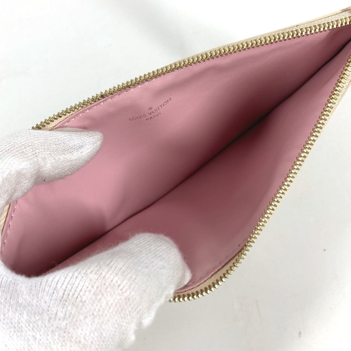 Louis Vuitton Pink Rose Ballerine White Damier Azur Chain/Shoulder Wallet (Pre-Owned)