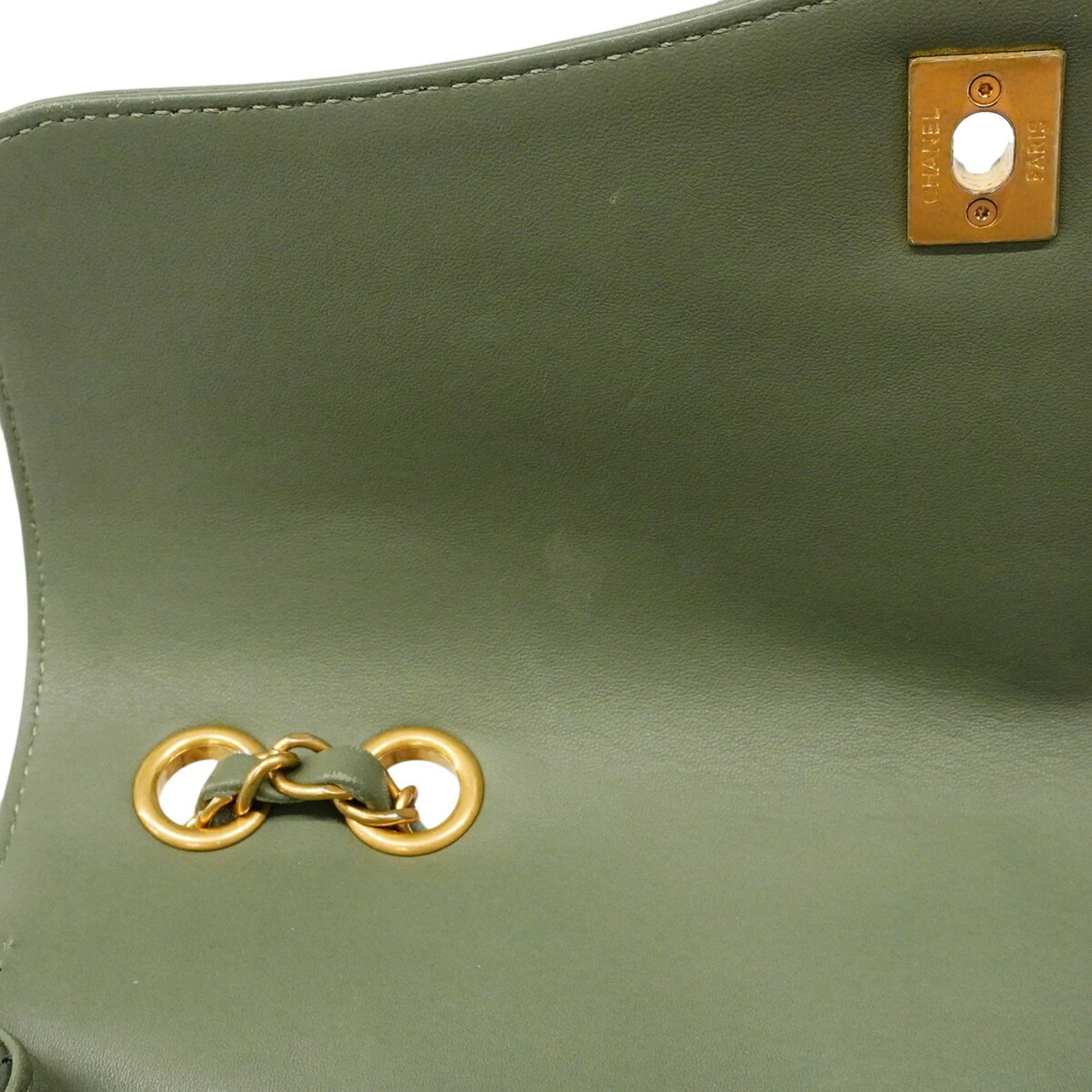 Chanel Green Leather Shoulder Bag (Pre-Owned)
