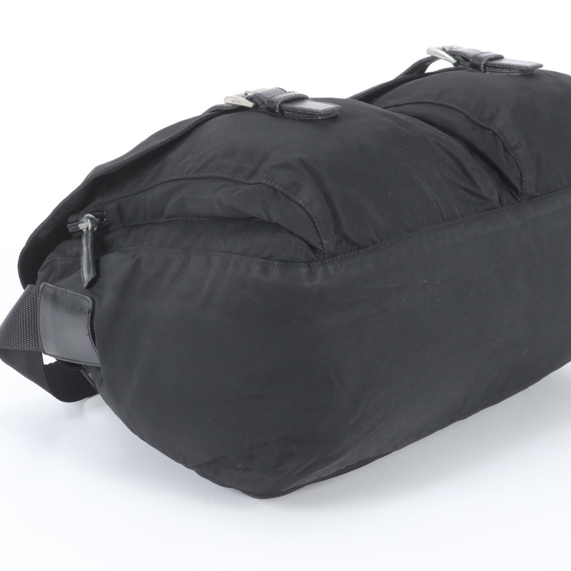 Prada Black Leather Nylon Messenger Bag Shoulder Bag (Pre-Owned)