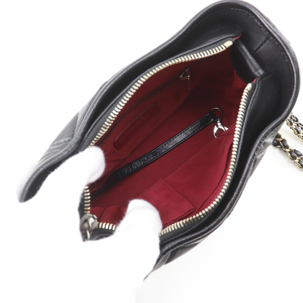 Chanel Black Leather Shoulder Bag (Pre-Owned)