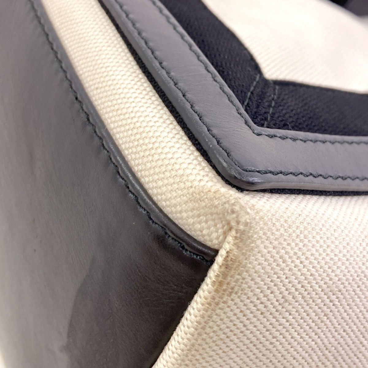 Balenciaga White Canvas Tote Bag (Pre-Owned)