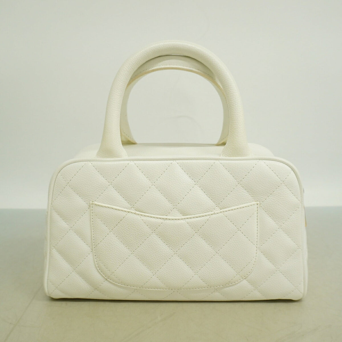 Chanel White Grained Calfskin Handbag (Pre-Owned)