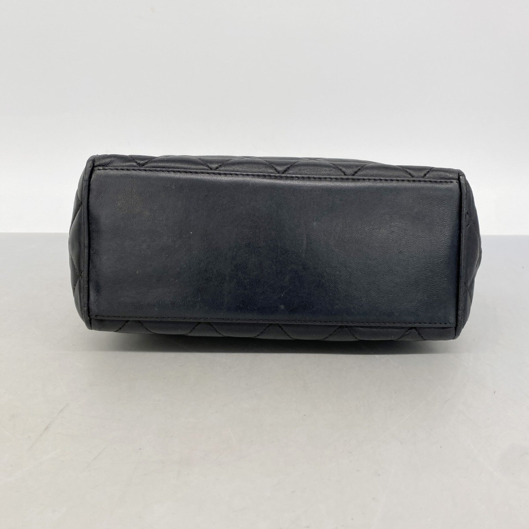 Chanel Black Leather Handbag (Pre-Owned)