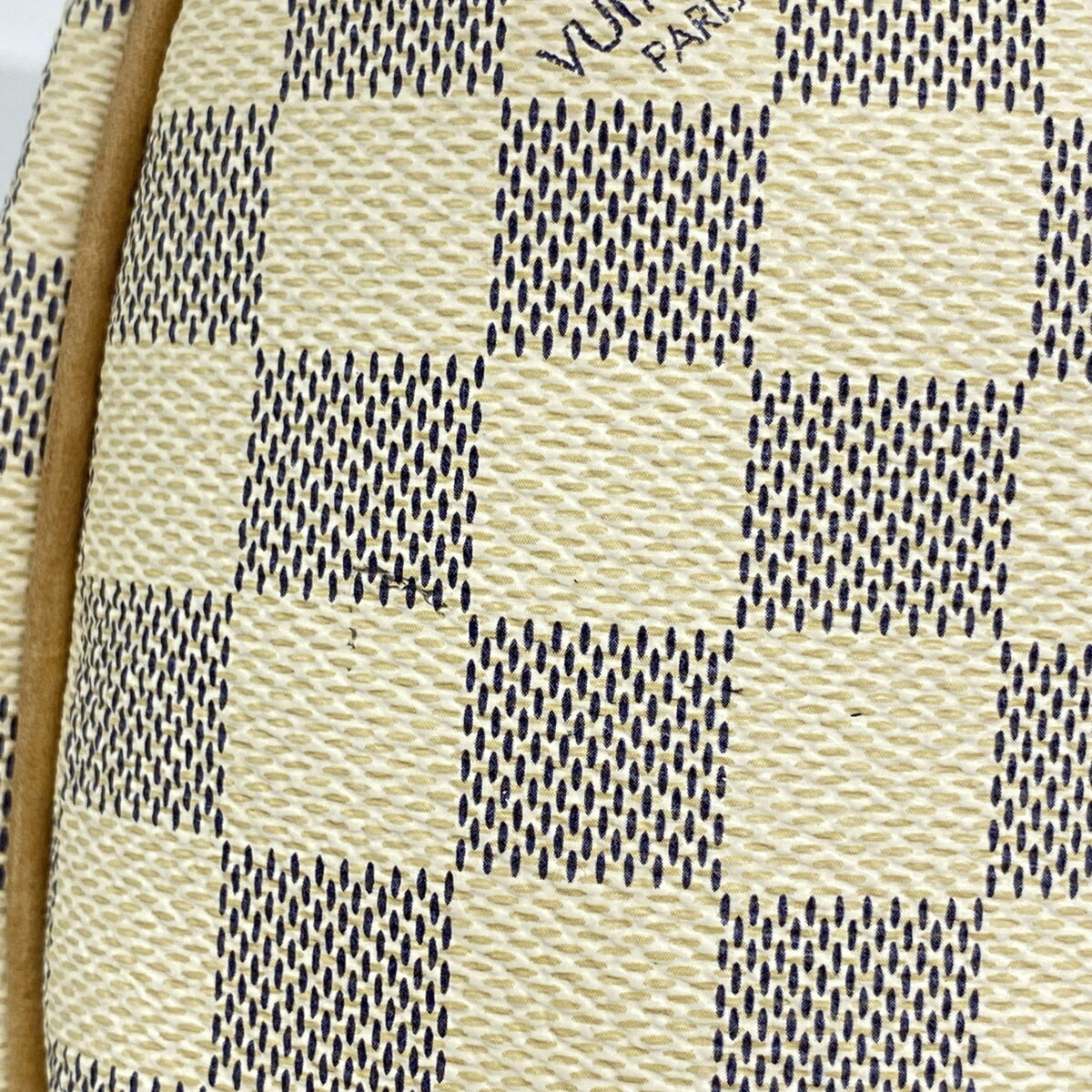Louis Vuitton White Shoulder Bag (Pre-Owned)