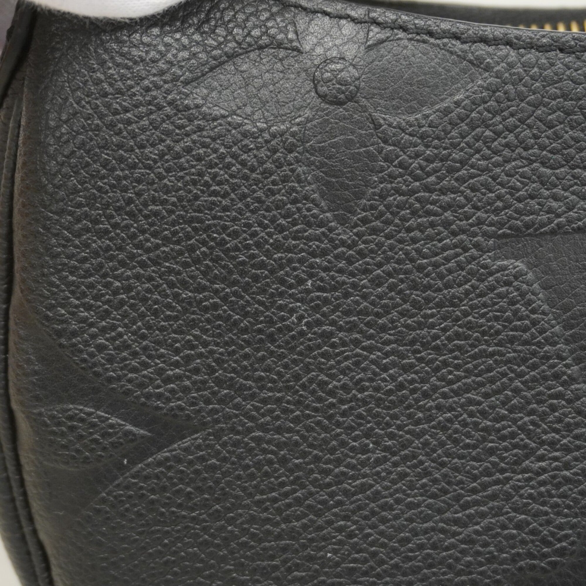 Louis Vuitton Noir Handbag (Pre-Owned)