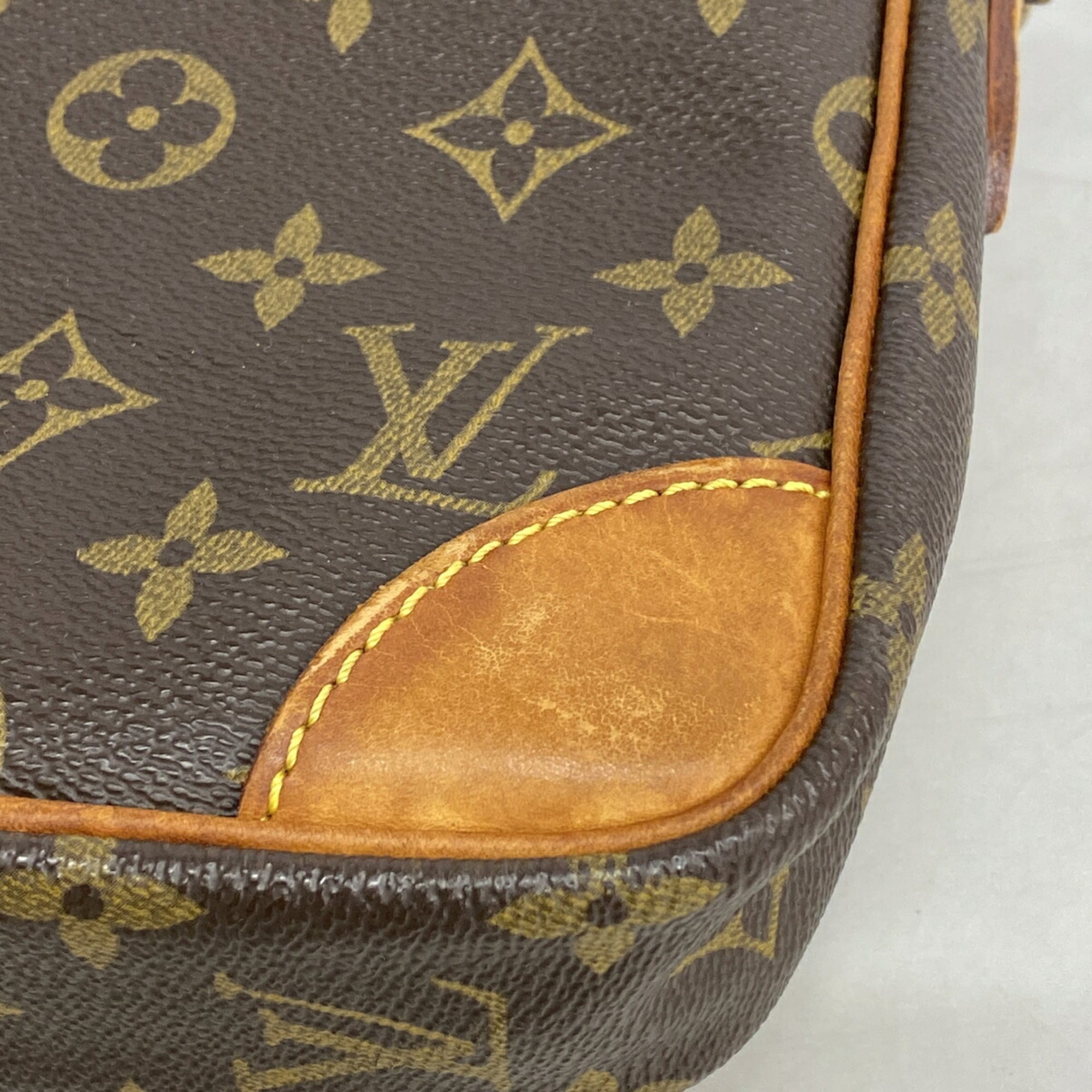 Louis Vuitton Brown Shoulder Bag (Pre-Owned)