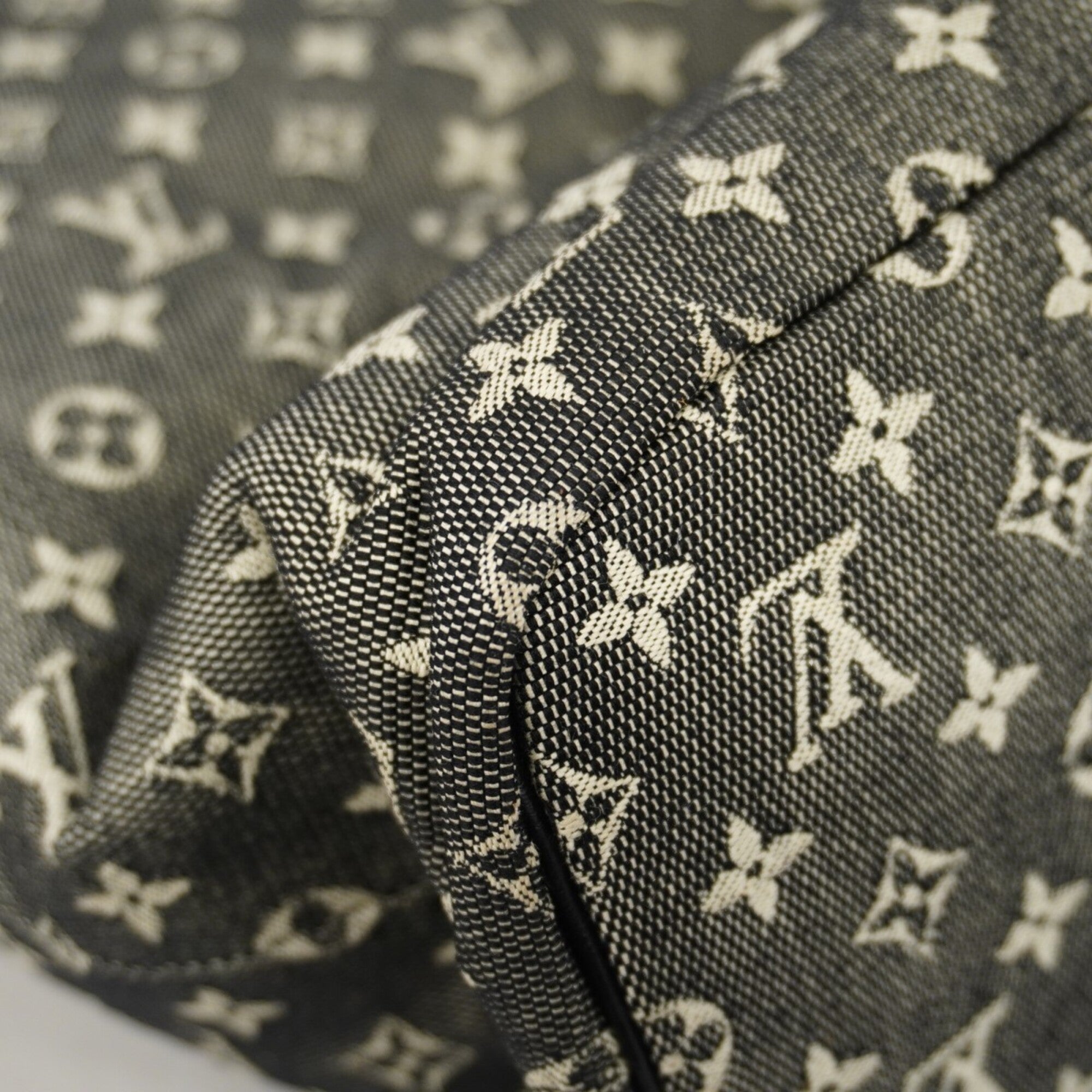 Louis Vuitton Noir Tote Bag (Pre-Owned)