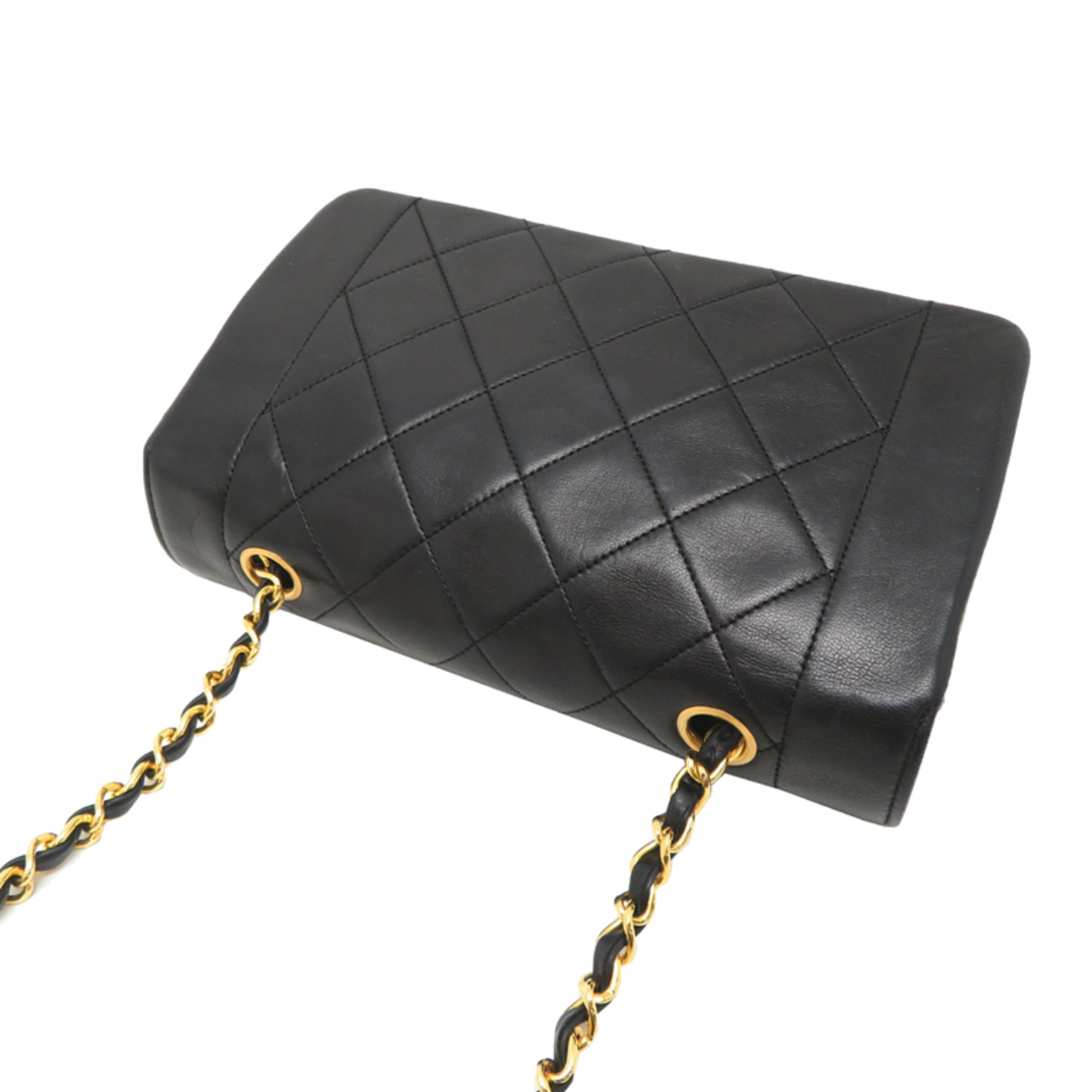 Chanel Black Leather Shoulder Bag (Pre-Owned)