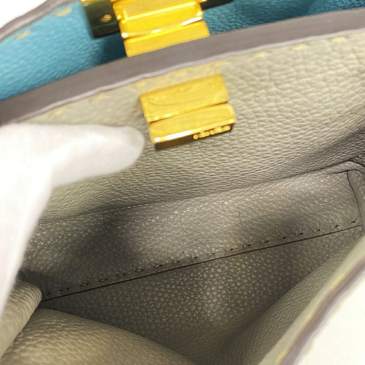 Fendi Beige Leather Handbag (Pre-Owned)