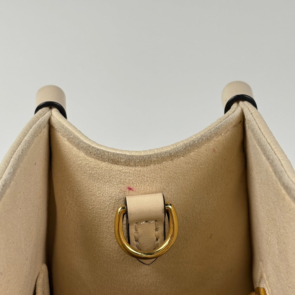 Louis Vuitton White Monogram Empreinte Handbag (Pre-Owned)
