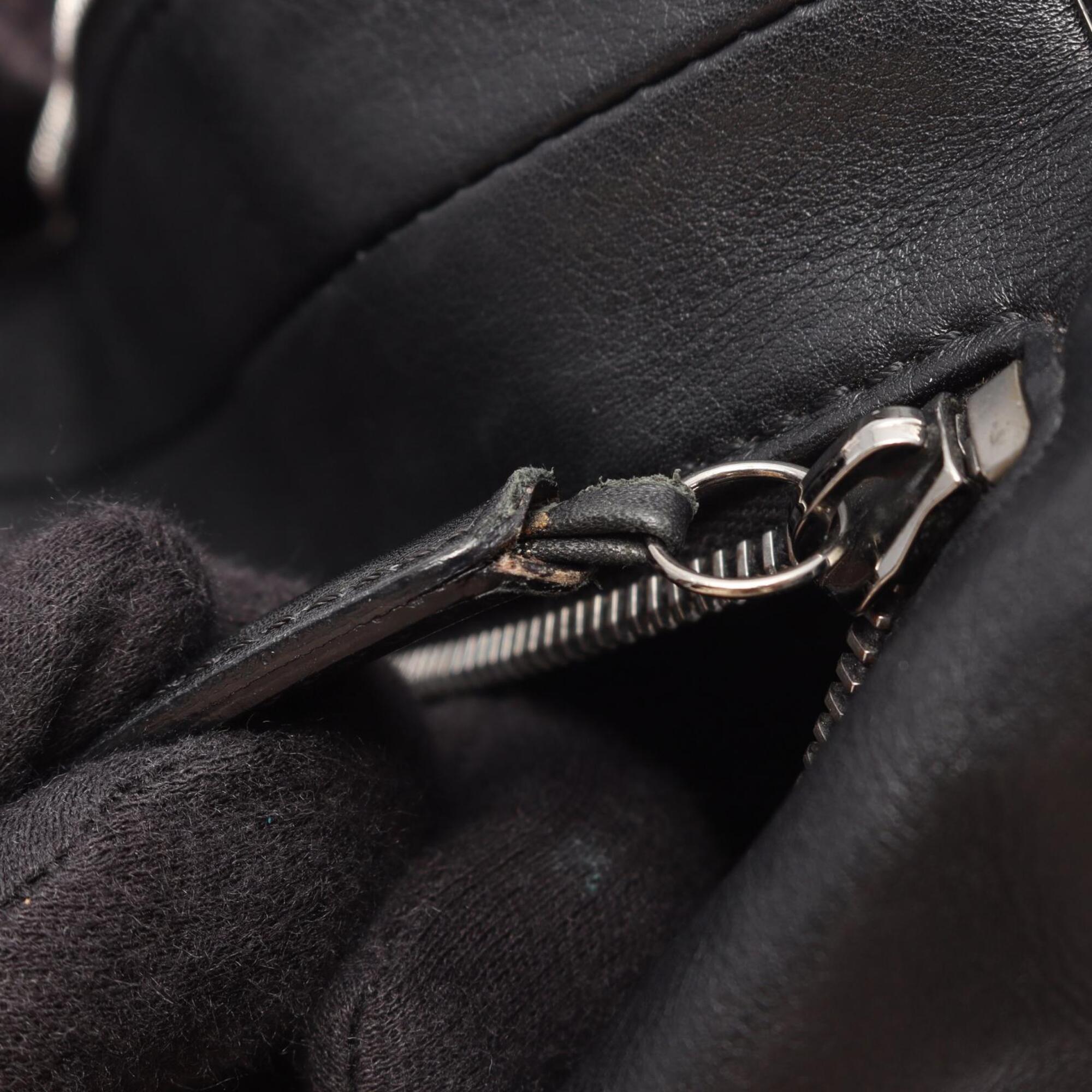Chanel Black Leather Handbag (Pre-Owned)