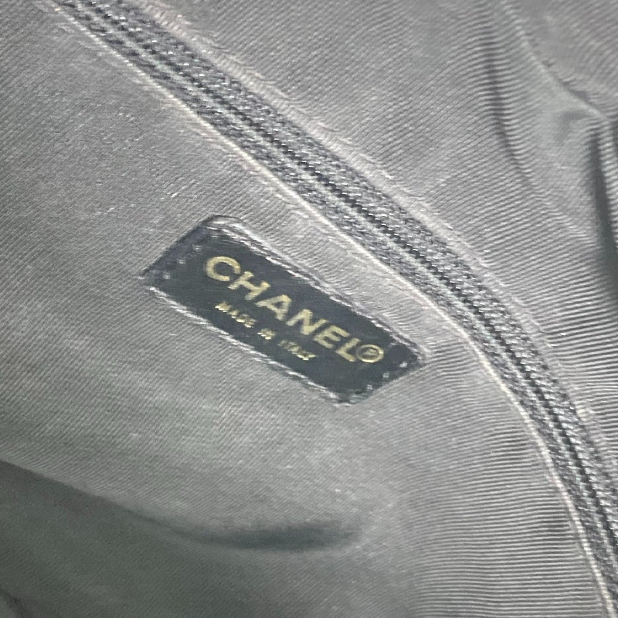 Chanel Black Leather Shoulder Bag (Pre-Owned)
