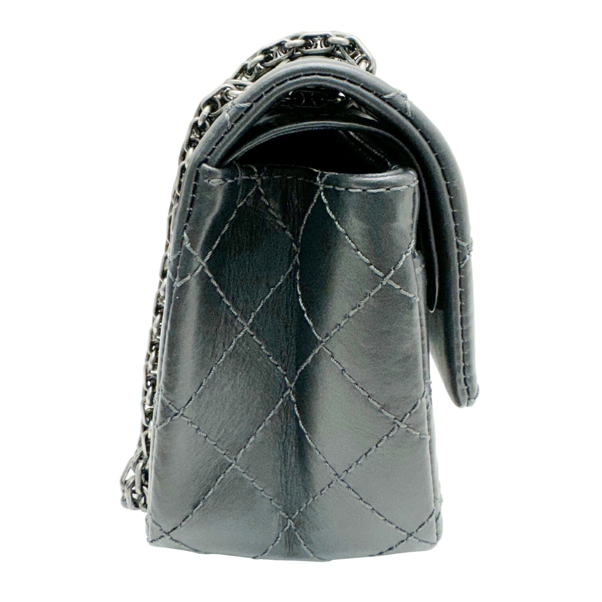 Chanel Dark Gray Leather Shoulder Bag (Pre-Owned)