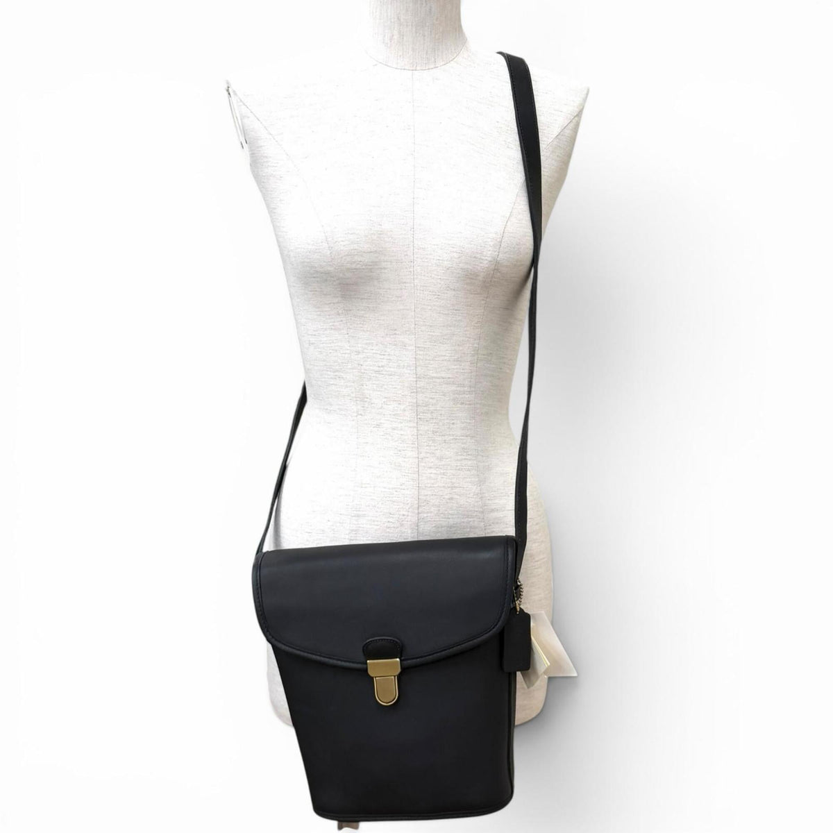 Coach Black Leather Shoulder Bag (Pre-Owned)