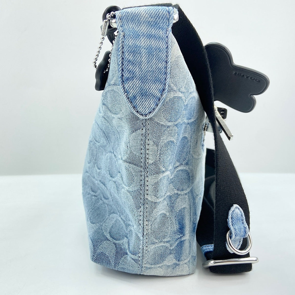 Coach Blue Shoulder Bag (Pre-Owned)