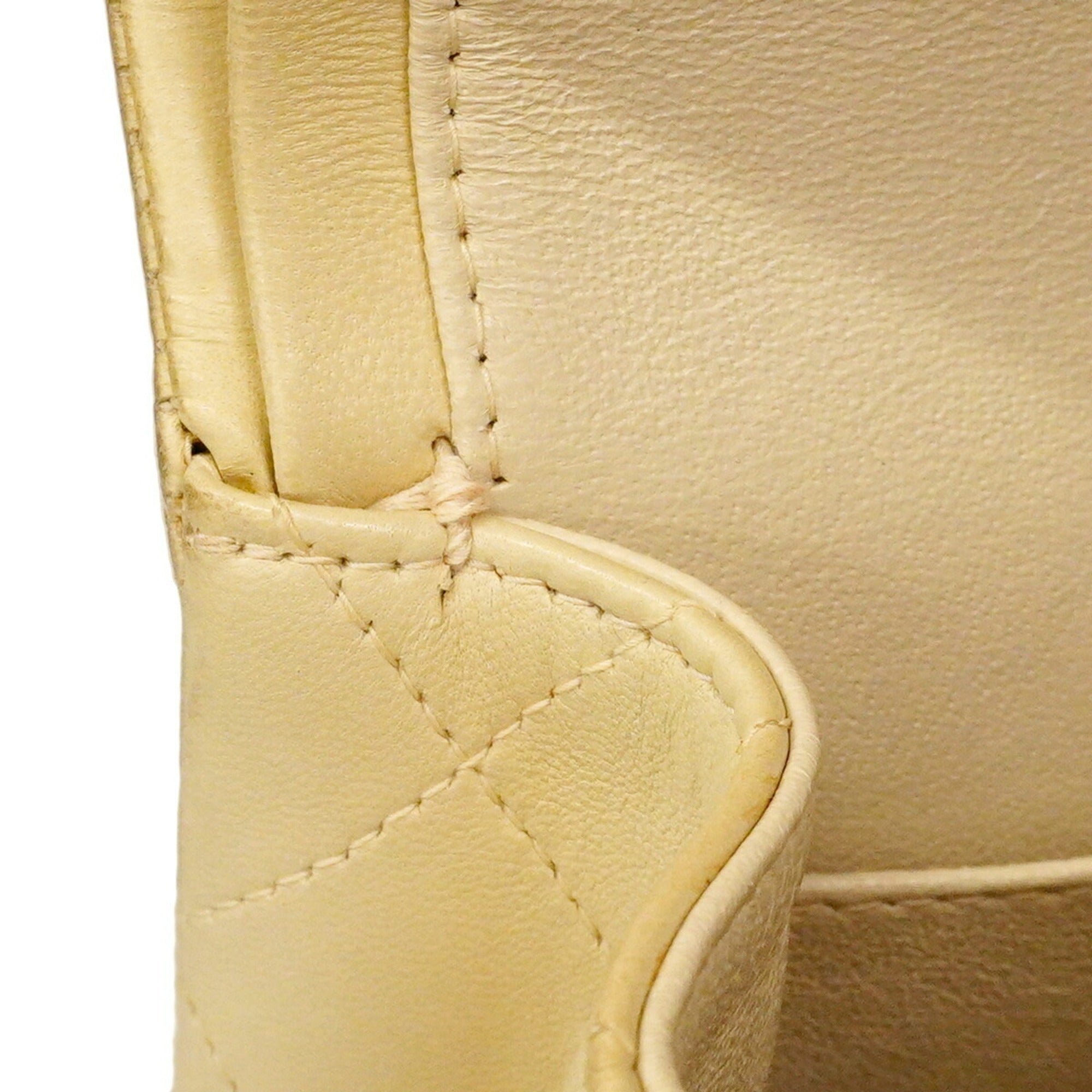 Chanel Beige Leather Shoulder Bag (Pre-Owned)