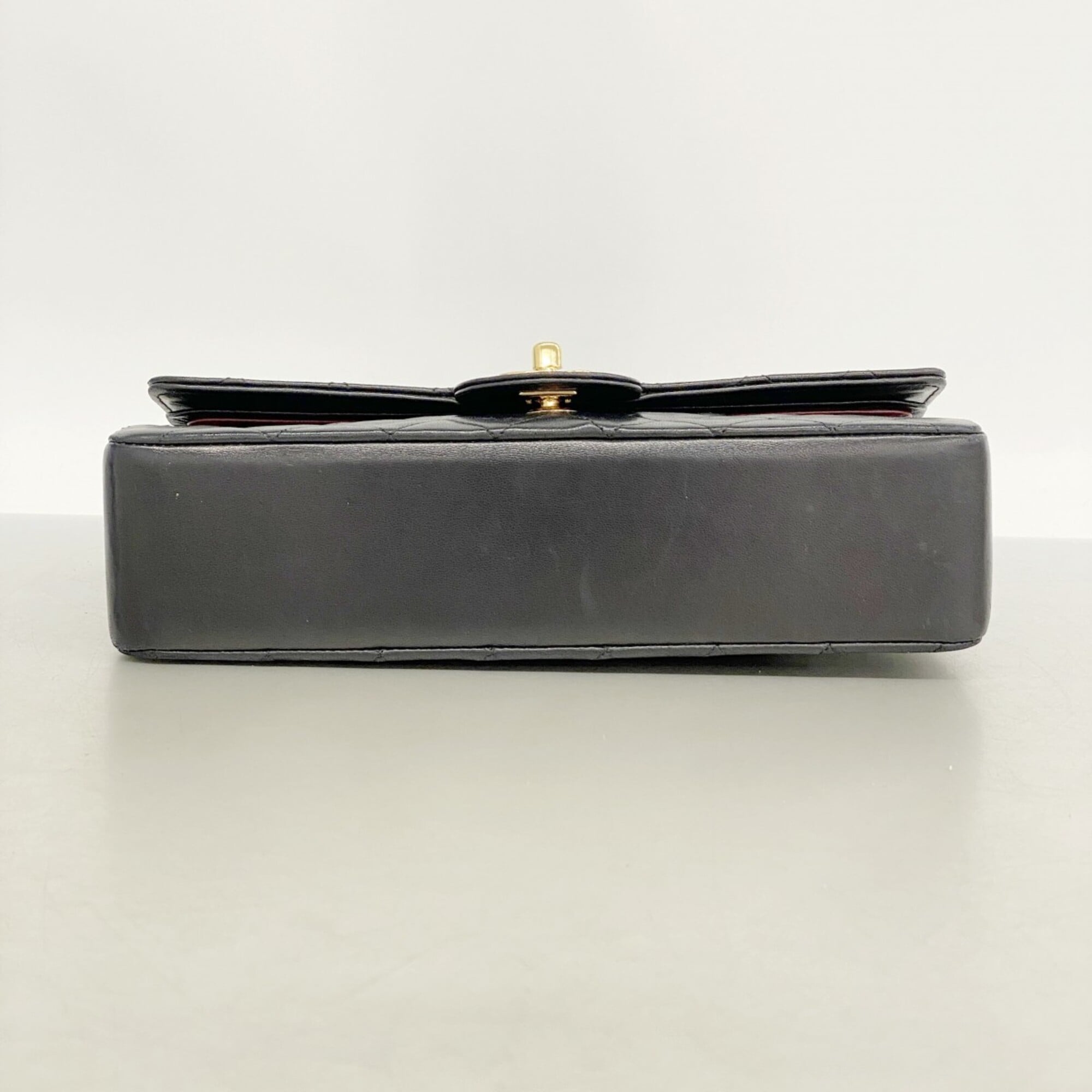 Chanel Black Leather Shoulder Bag (Pre-Owned)
