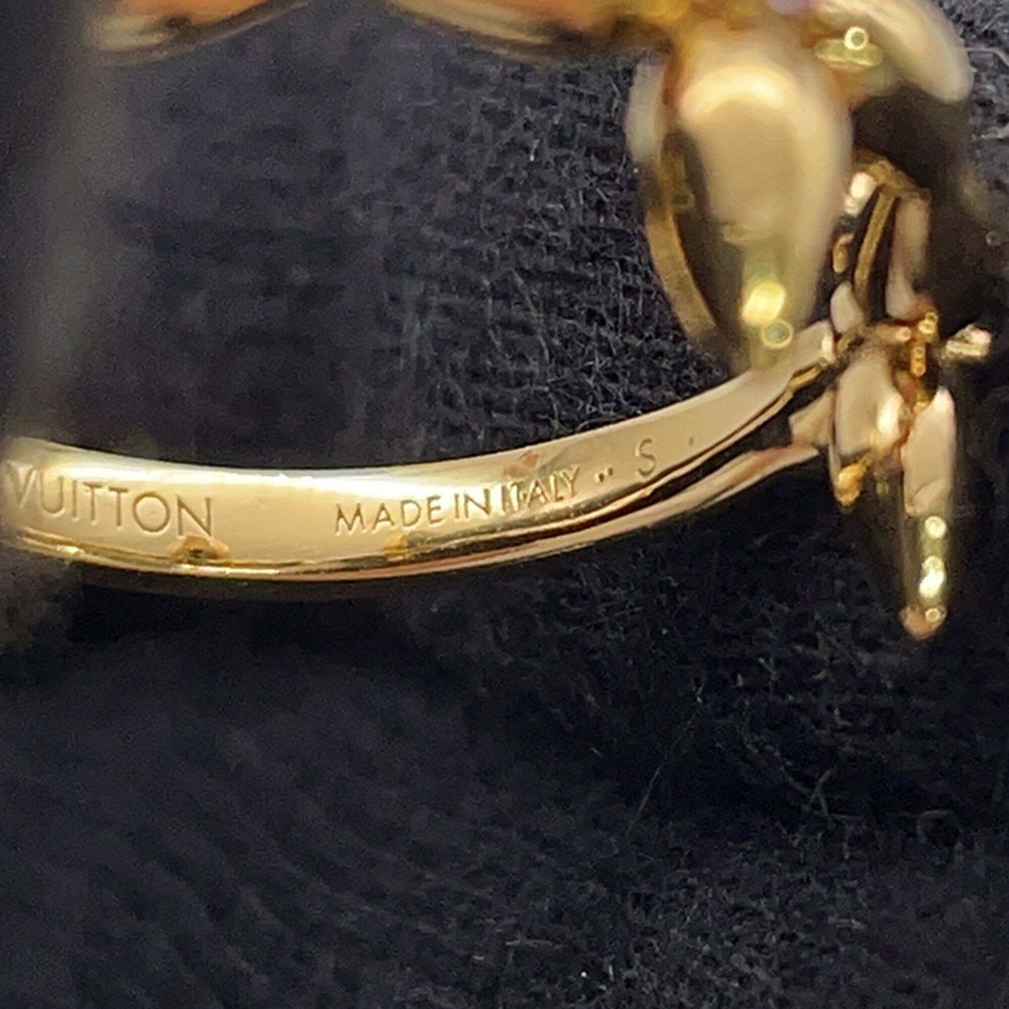 Louis Vuitton Gold Metal Band Ring (Pre-Owned)