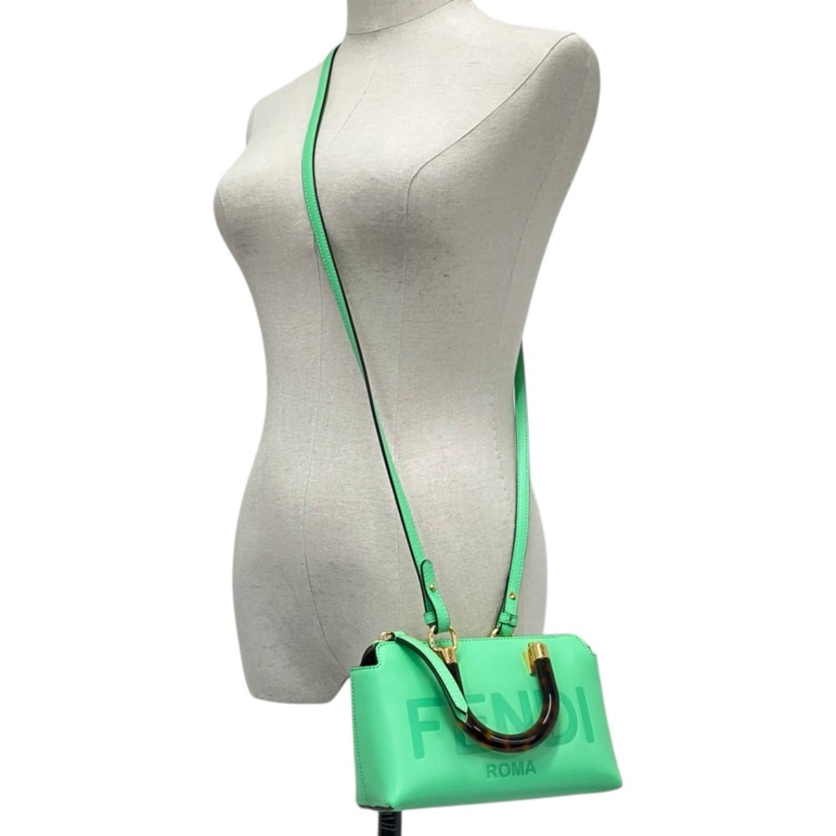 Fendi Light Green Leather Shoulder Bag (Pre-Owned)