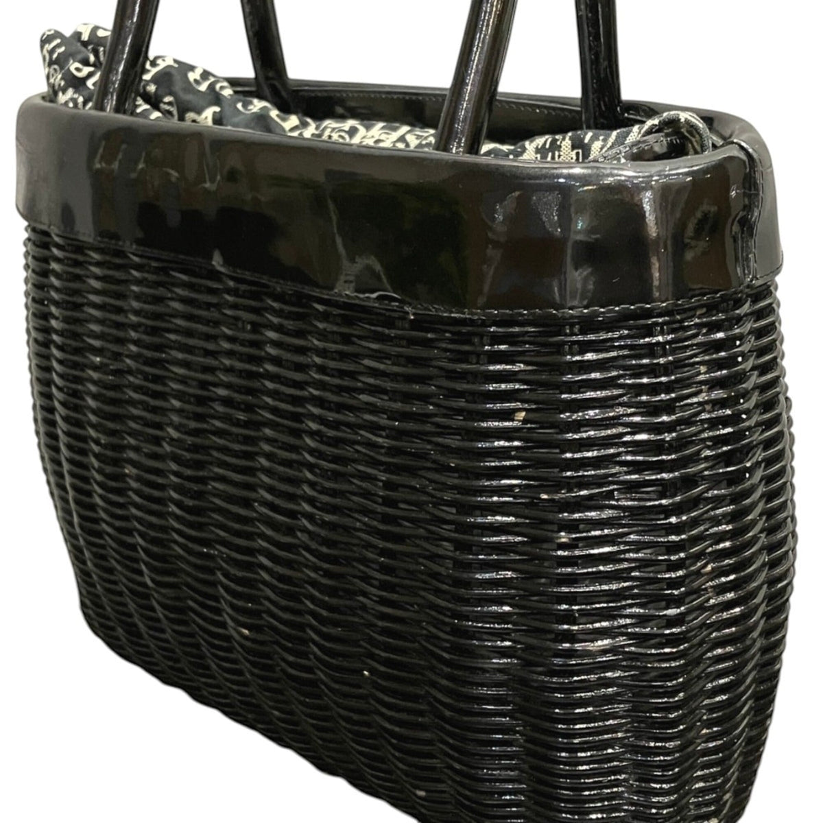 Burberry Black Patent Leather Handbag (Pre-Owned)