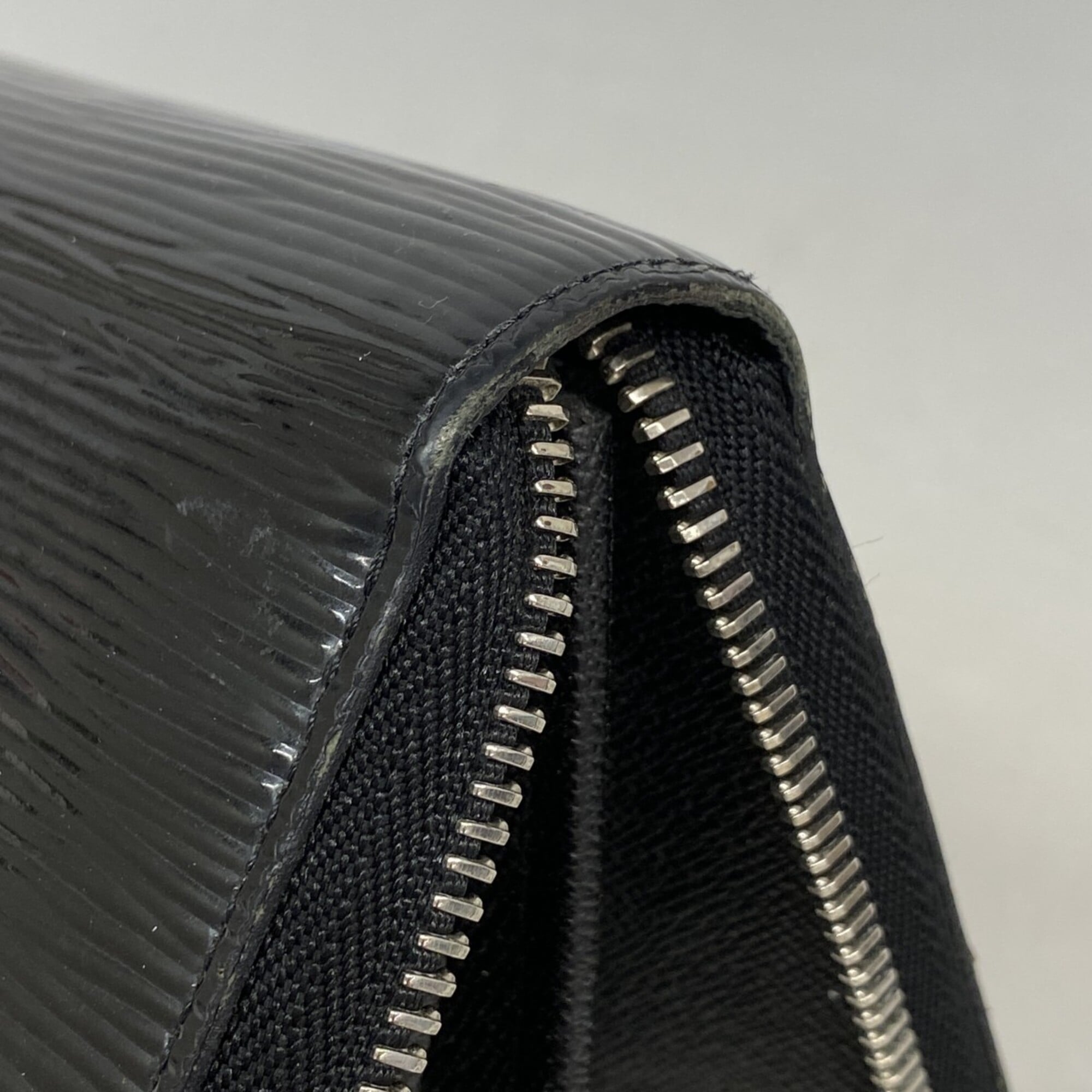 Louis Vuitton Black Long Wallet (Bi-Fold) (Pre-Owned)