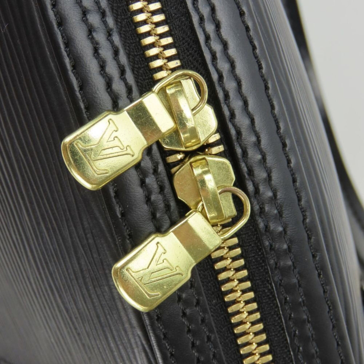 Louis Vuitton Epi Noir Epi Leather Handbag (Pre-Owned)
