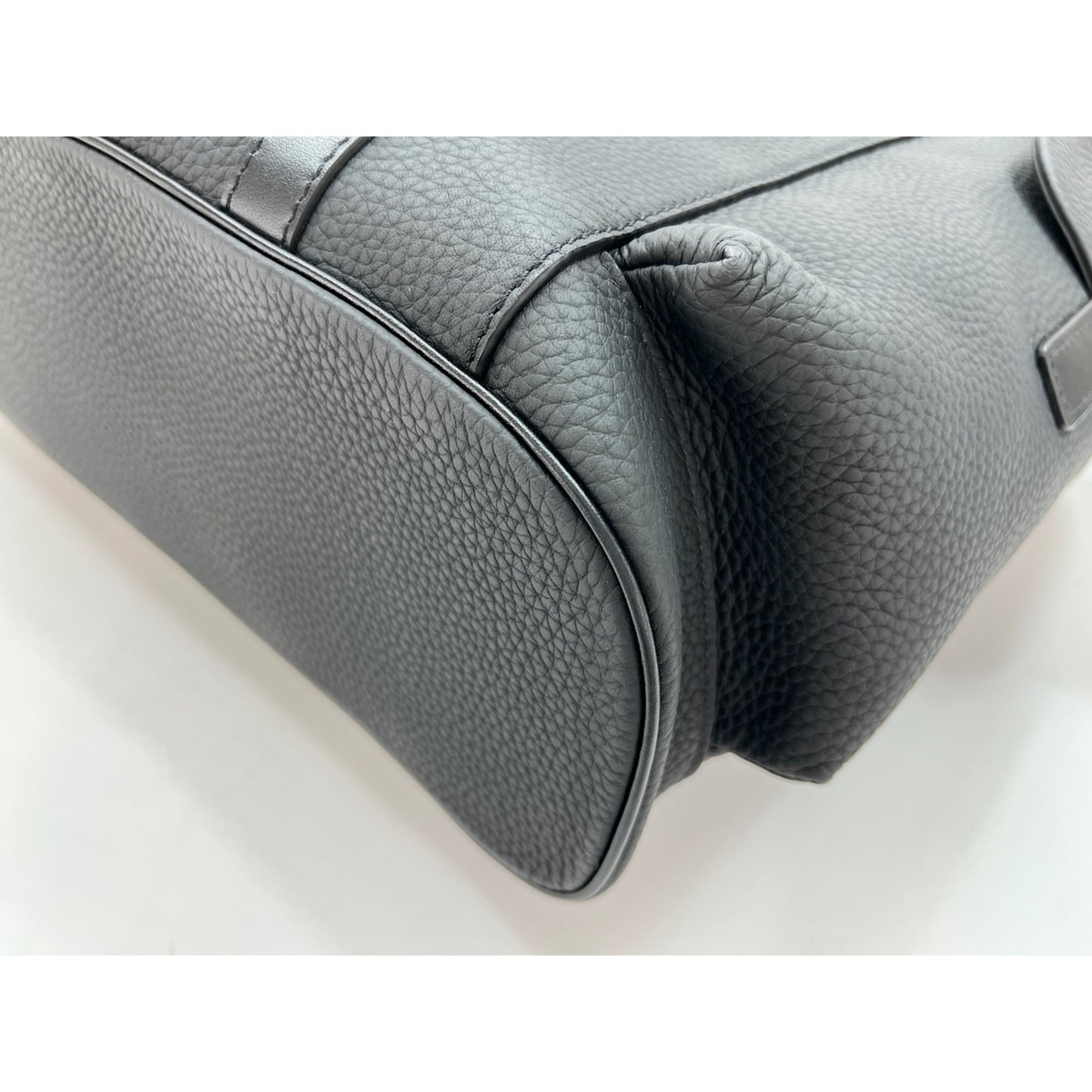 Louis Vuitton Black Handbag (Pre-Owned)