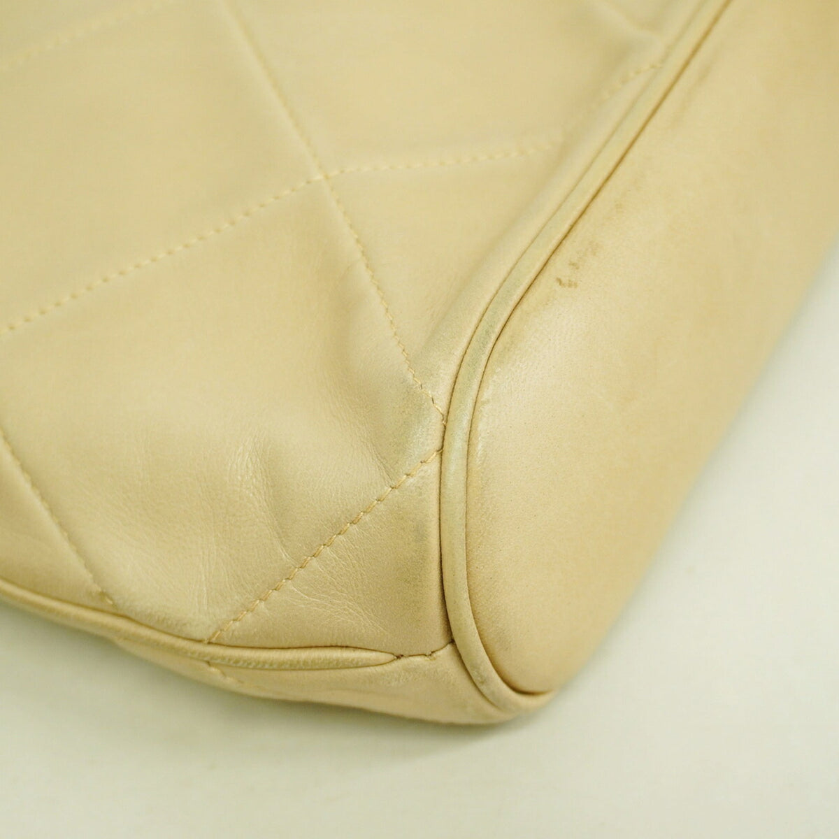 Chanel Beige Leather Shoulder Bag (Pre-Owned)