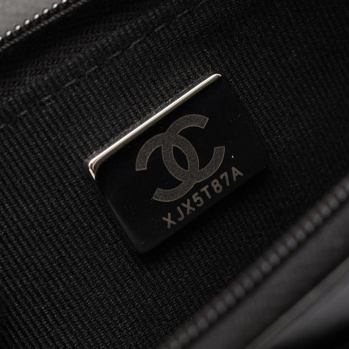 Chanel Black Grained Calfskin Handbag Shoulder Bag (Pre-Owned)