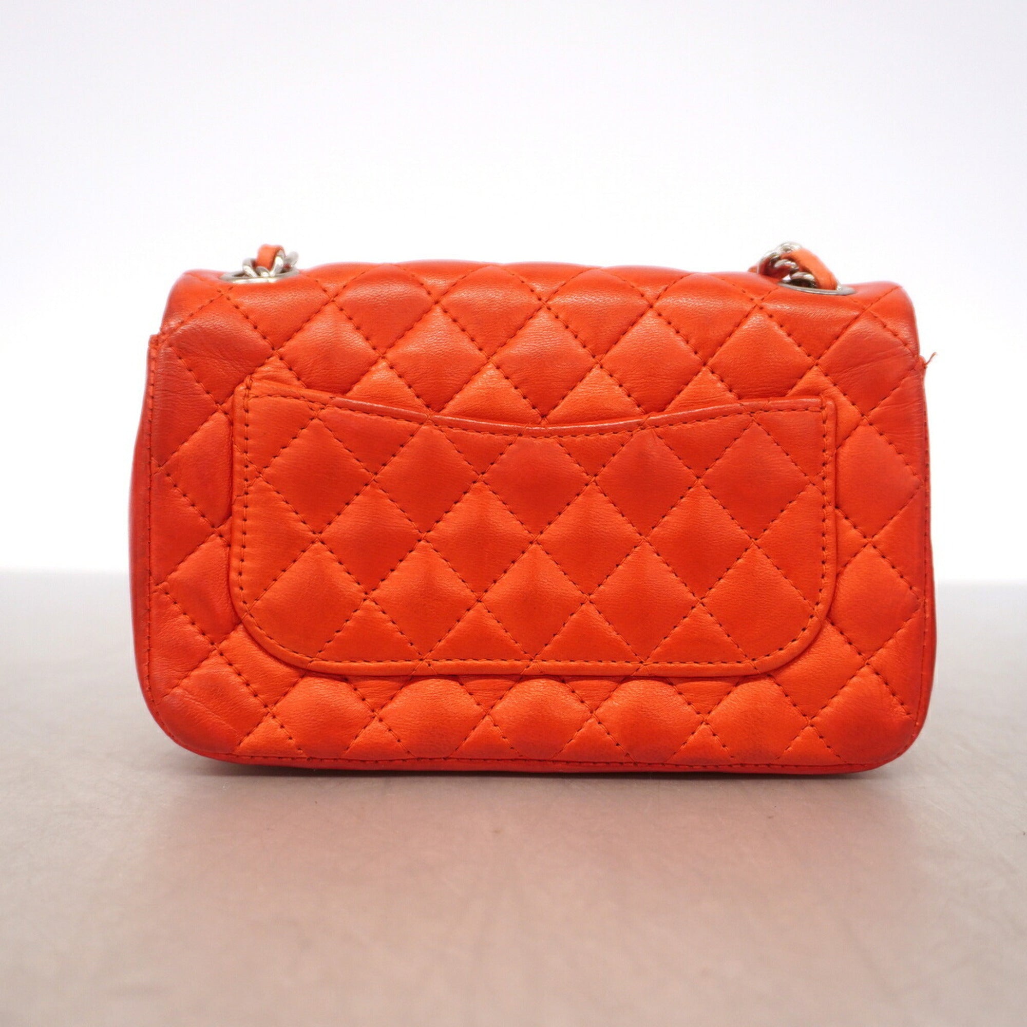 Chanel Red Color Leather Shoulder Bag (Pre-Owned)