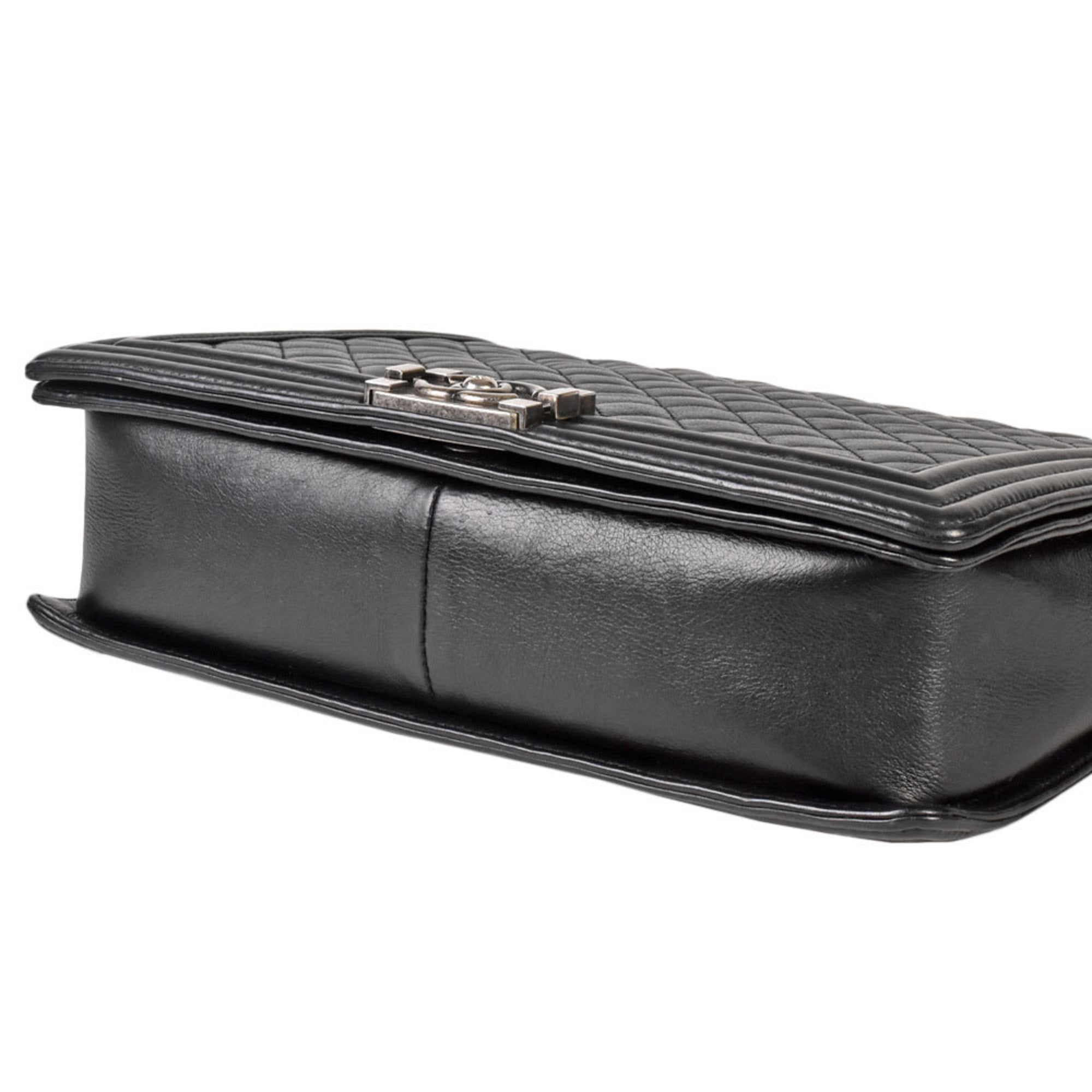 Chanel Black Caviar Leather Shoulder Bag (Pre-Owned)