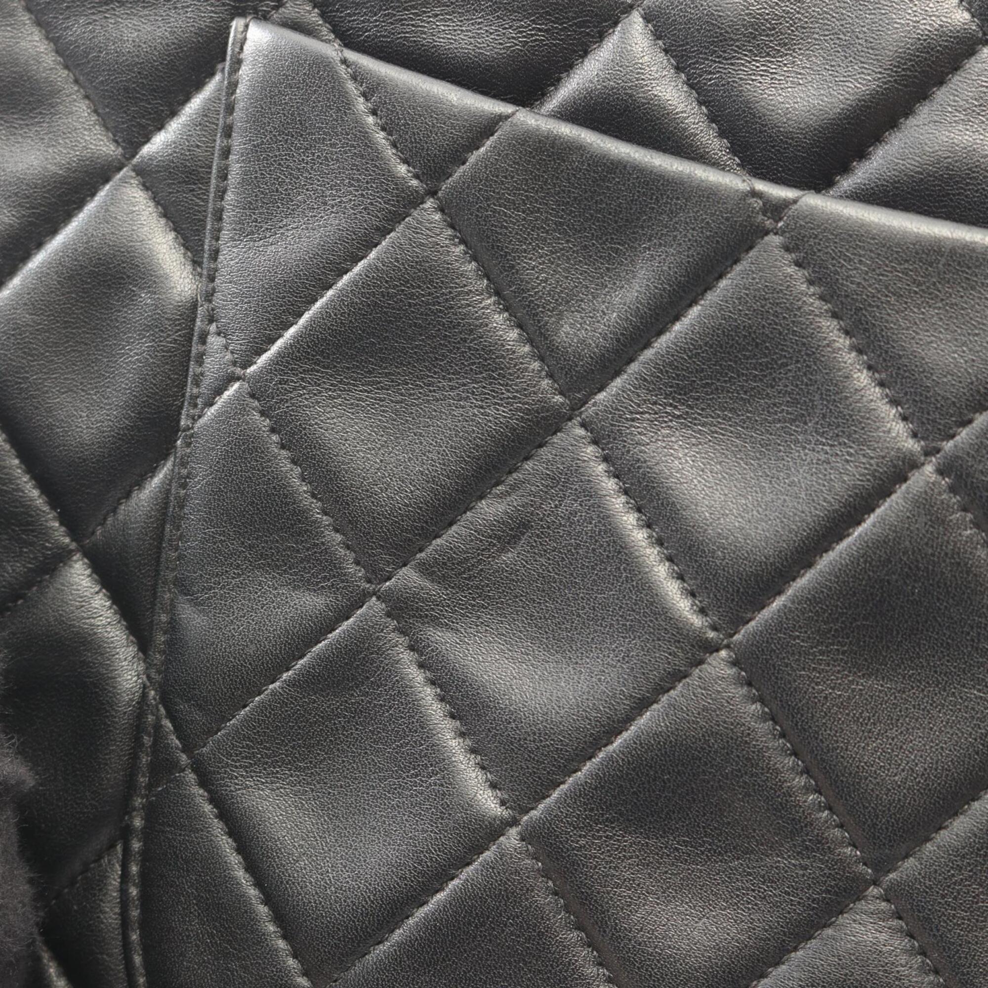 Chanel Black Leather Handbag Shoulder Bag (Pre-Owned)