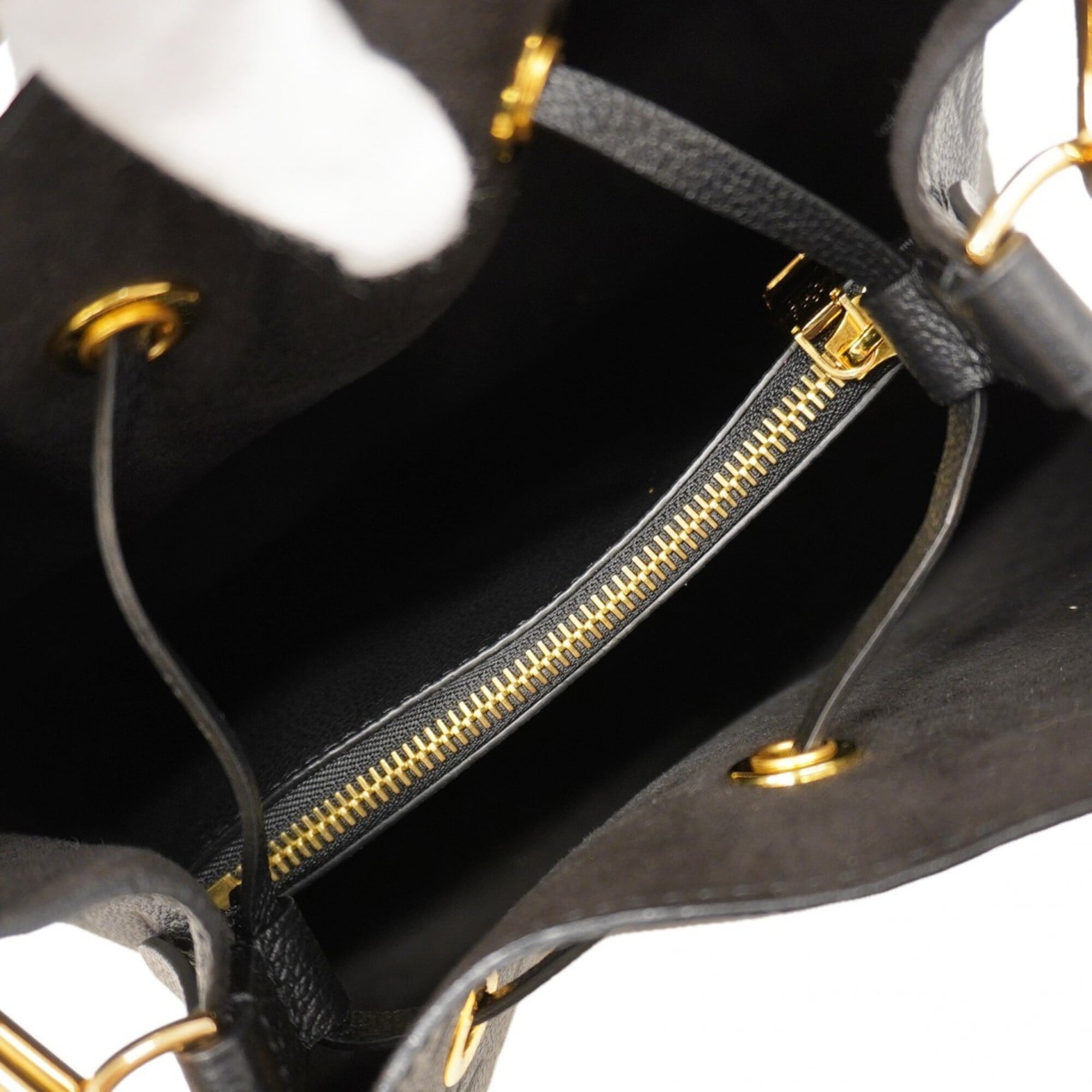 Louis Vuitton Black Handbag (Pre-Owned)