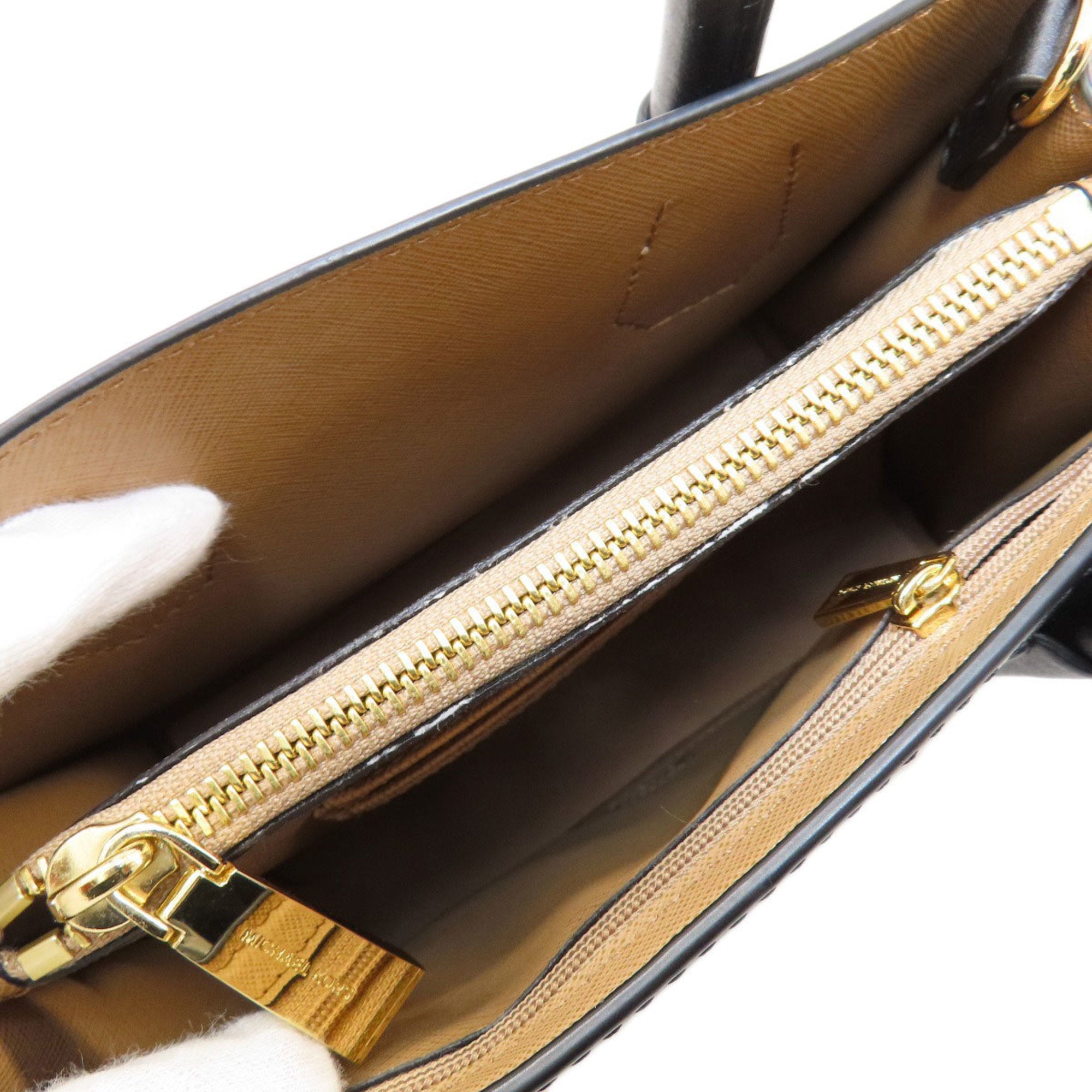 Michael Kors Black Leather Handbag (Pre-Owned)