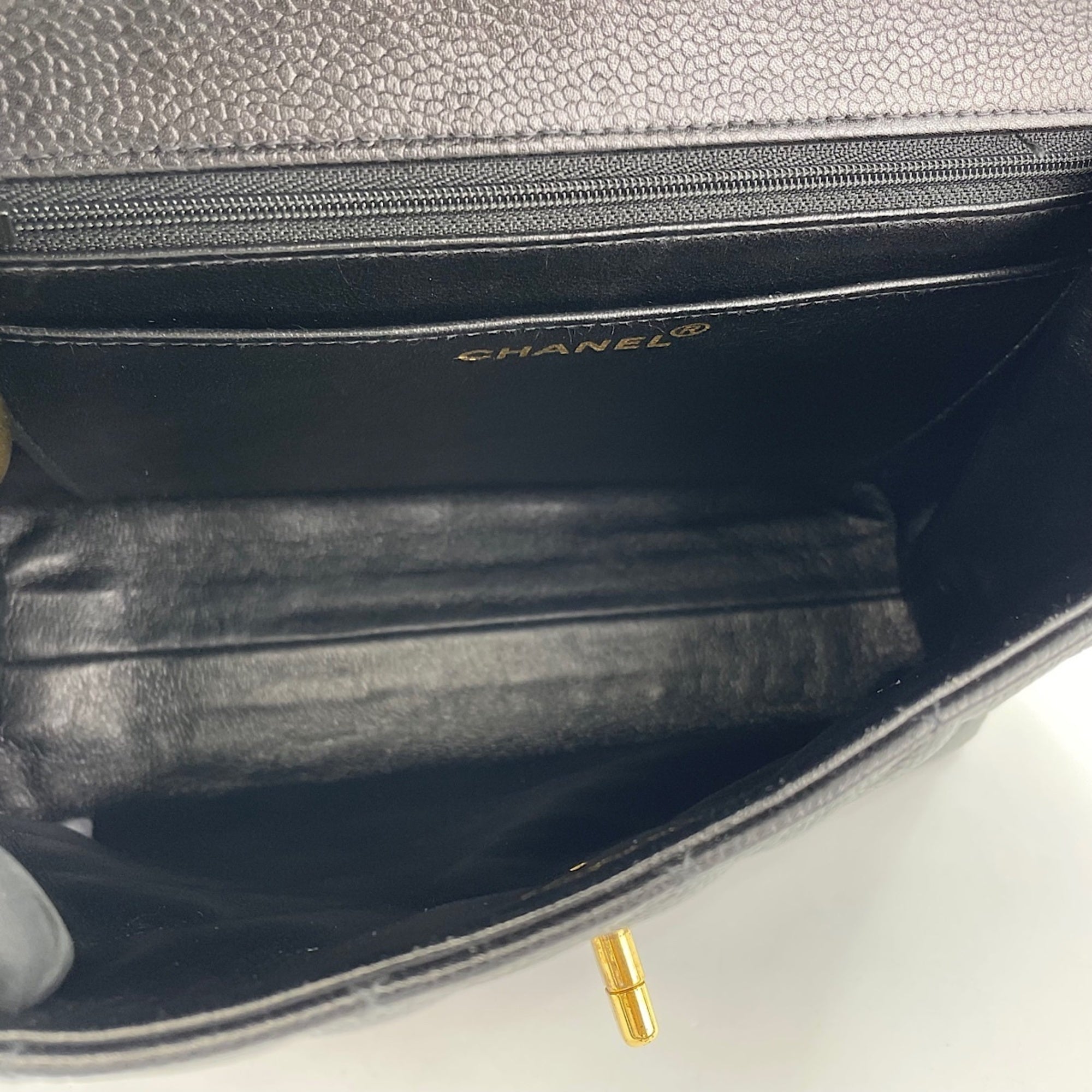 Chanel Black Handbag (Pre-Owned)